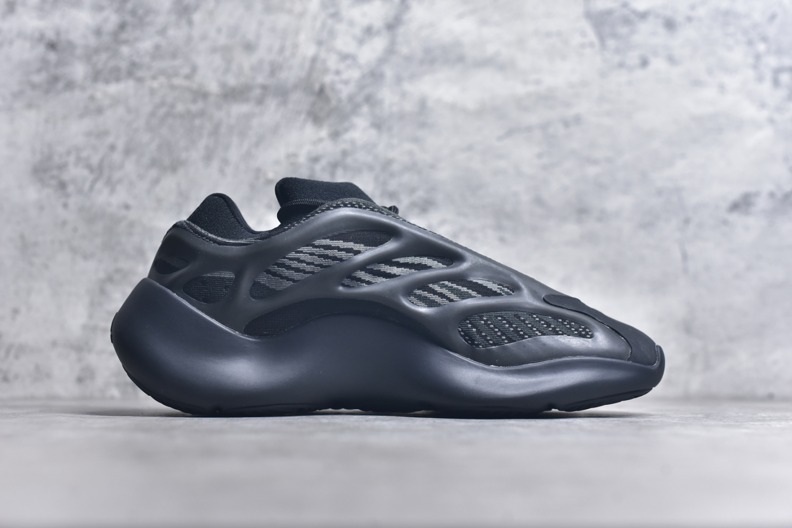 图片[3]-#福利特价 套现🚀#纯原级别 福利特价大清仓 Yeezy 700V3 \”Azael\” 异形 市面独家原鞋开发 客供原厂材料 市面所有版本均是看图做货材料全部用错 市面唯一正确流线鞋型 正确星空夜光效果 此次非Boost科技 别被杀猪 鞋底采用BOUNCE全新缓震技术 文案缩减 自行感受实拍尺码：36 36.5 37 38 38.5 39 40-选品中心