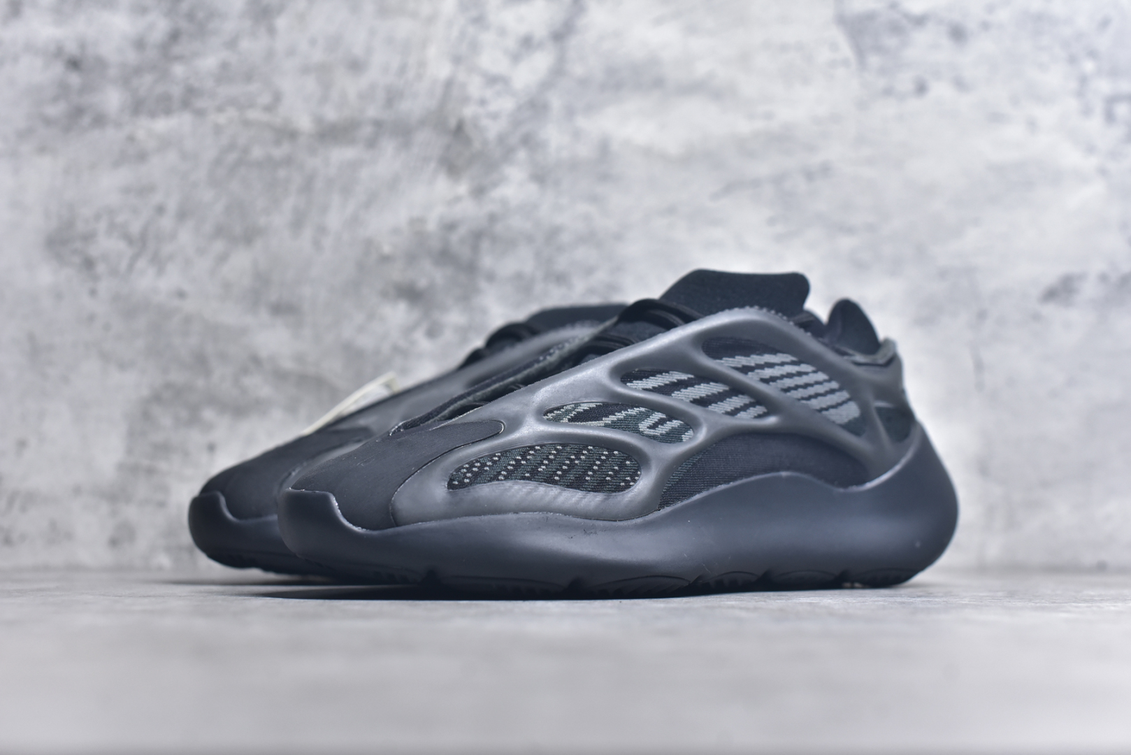图片[2]-#福利特价 套现🚀#纯原级别 福利特价大清仓 Yeezy 700V3 \”Azael\” 异形 市面独家原鞋开发 客供原厂材料 市面所有版本均是看图做货材料全部用错 市面唯一正确流线鞋型 正确星空夜光效果 此次非Boost科技 别被杀猪 鞋底采用BOUNCE全新缓震技术 文案缩减 自行感受实拍尺码：36 36.5 37 38 38.5 39 40-选品中心