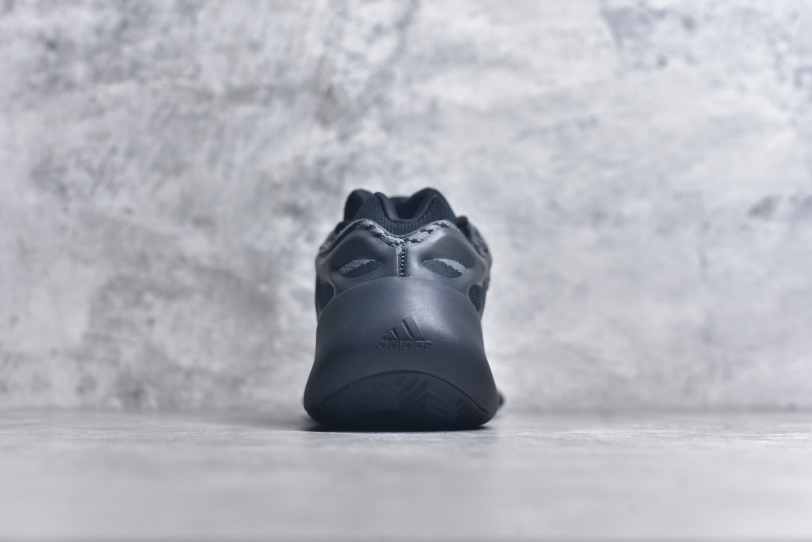 图片[5]-#福利特价 套现🚀#纯原级别 福利特价大清仓 Yeezy 700V3 \”Azael\” 异形 市面独家原鞋开发 客供原厂材料 市面所有版本均是看图做货材料全部用错 市面唯一正确流线鞋型 正确星空夜光效果 此次非Boost科技 别被杀猪 鞋底采用BOUNCE全新缓震技术 文案缩减 自行感受实拍尺码：36 36.5 37 38 38.5 39 40-选品中心