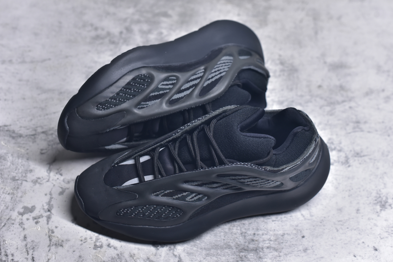 图片[7]-#福利特价 套现🚀#纯原级别 福利特价大清仓 Yeezy 700V3 \”Azael\” 异形 市面独家原鞋开发 客供原厂材料 市面所有版本均是看图做货材料全部用错 市面唯一正确流线鞋型 正确星空夜光效果 此次非Boost科技 别被杀猪 鞋底采用BOUNCE全新缓震技术 文案缩减 自行感受实拍尺码：36 36.5 37 38 38.5 39 40-选品中心