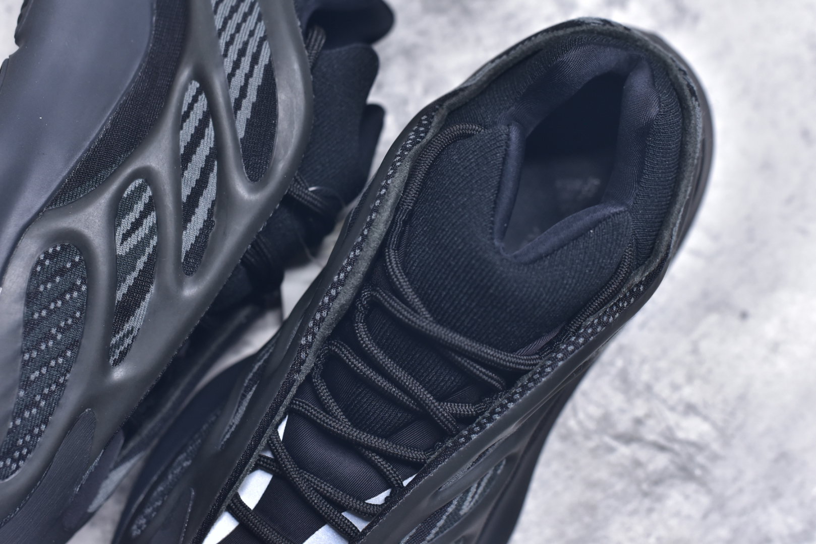 图片[9]-#福利特价 套现🚀#纯原级别 福利特价大清仓 Yeezy 700V3 \”Azael\” 异形 市面独家原鞋开发 客供原厂材料 市面所有版本均是看图做货材料全部用错 市面唯一正确流线鞋型 正确星空夜光效果 此次非Boost科技 别被杀猪 鞋底采用BOUNCE全新缓震技术 文案缩减 自行感受实拍尺码：36 36.5 37 38 38.5 39 40-选品中心