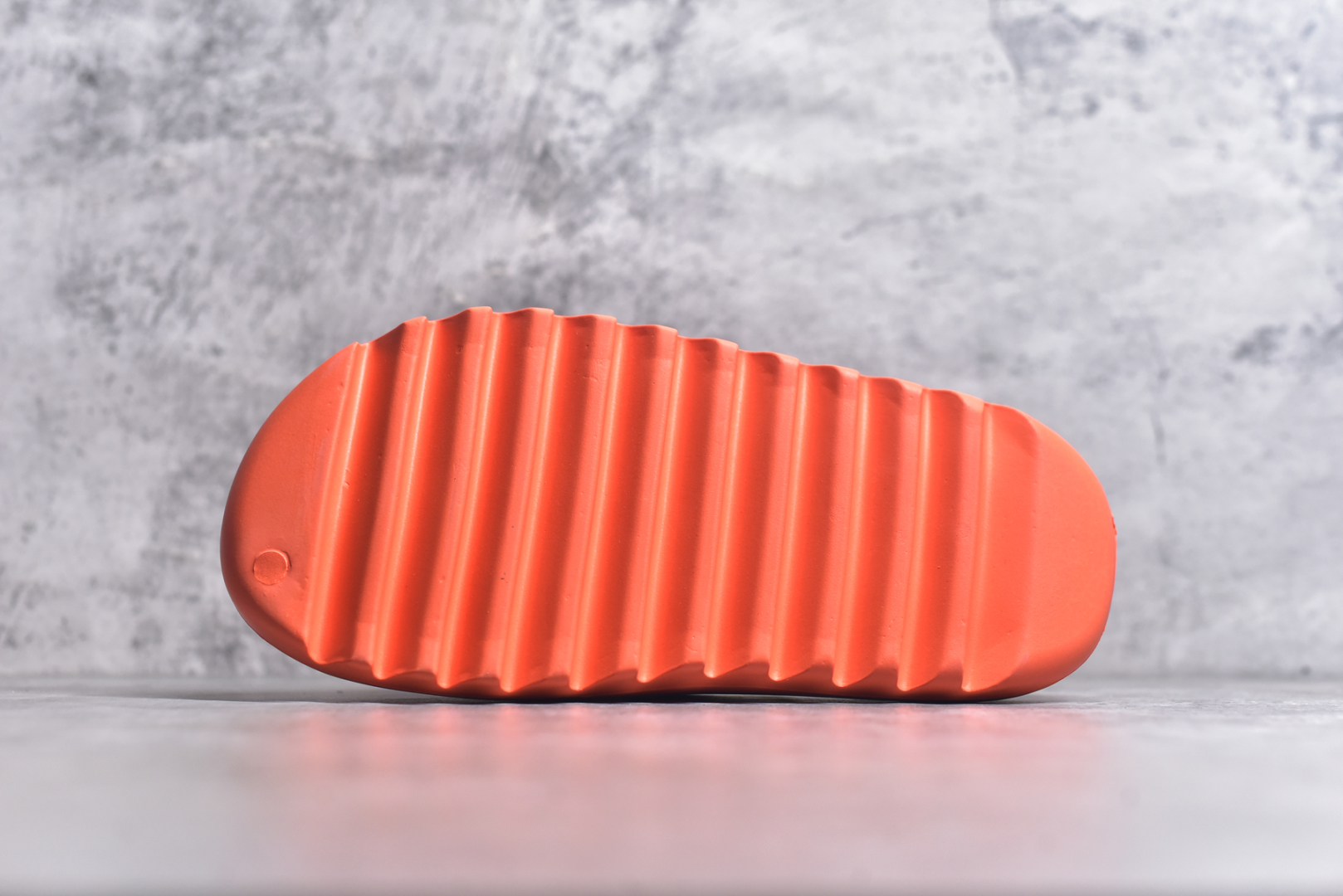 图片[6]-#绿扣 特价版 YEEZY SLIDE 椰子拖鞋 弹性卡色均保持原鞋一致 匠心打造 采用原厂进口MD全套模具打造 全套原楦头 鞋口弧度大小 鞋面色泽质感同步原鞋 LOGO内侧钢印清晰工整 原厂定制原标 同比ZP 符合人体设计 开发至48.5码 尺码：36 37 38 39 40.5 42 43 44.5 46 47 48.5-选品中心