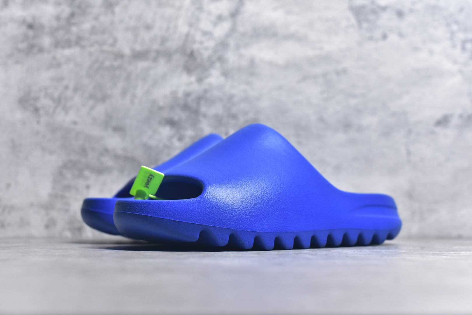 图片[2]-#绿扣 特价版 YEEZY SLIDE 椰子拖鞋 弹性卡色均保持原鞋一致 匠心打造 采用原厂进口MD全套模具打造 全套原楦头 鞋口弧度大小 鞋面色泽质感同步原鞋 LOGO内侧钢印清晰工整 原厂定制原标 同比ZP 符合人体设计 开发至48.5码 尺码：36 37 38 39 40.5 42 43 44.5 46 47 48.5-选品中心