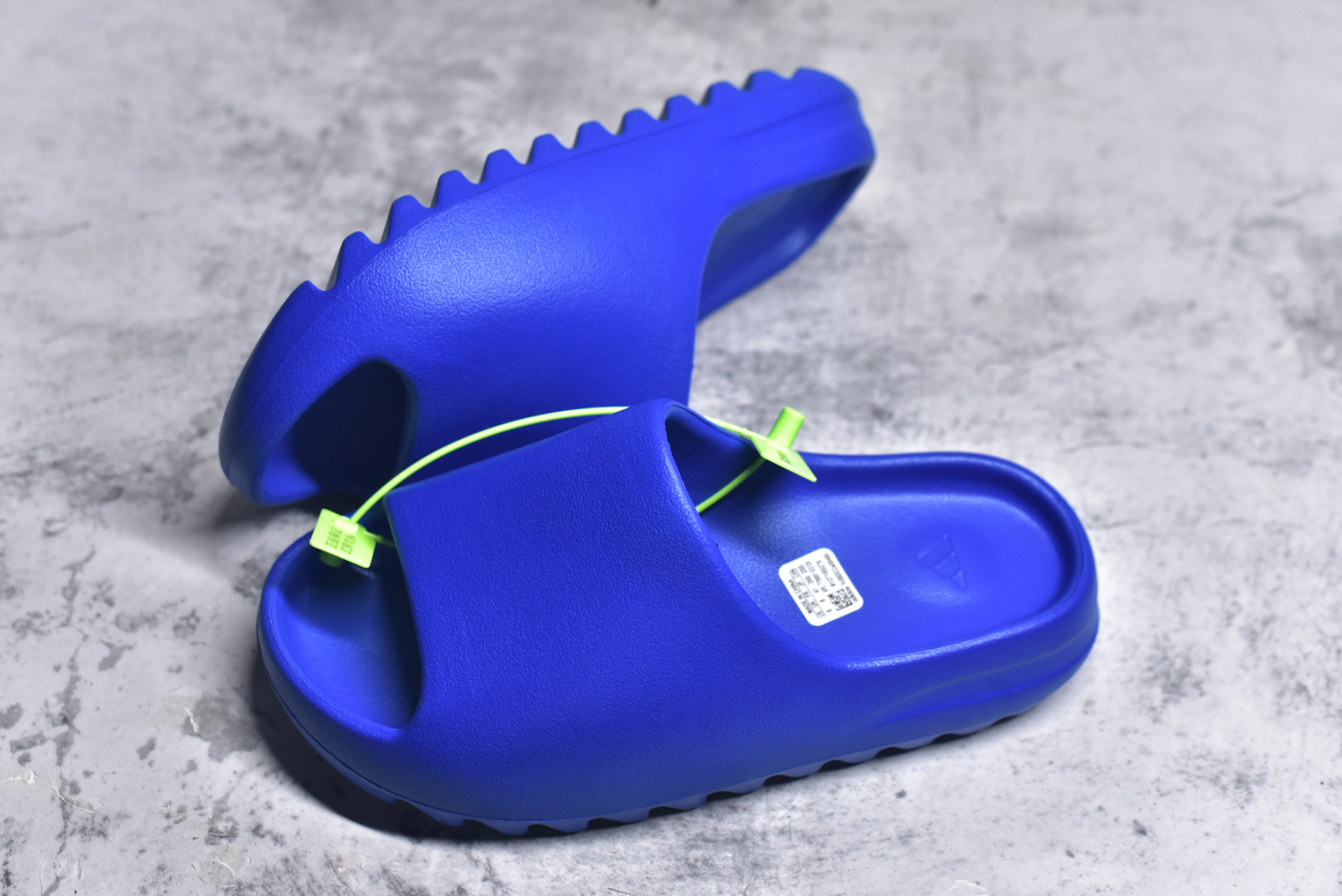 图片[7]-#绿扣 特价版 YEEZY SLIDE 椰子拖鞋 弹性卡色均保持原鞋一致 匠心打造 采用原厂进口MD全套模具打造 全套原楦头 鞋口弧度大小 鞋面色泽质感同步原鞋 LOGO内侧钢印清晰工整 原厂定制原标 同比ZP 符合人体设计 开发至48.5码 尺码：36 37 38 39 40.5 42 43 44.5 46 47 48.5-选品中心