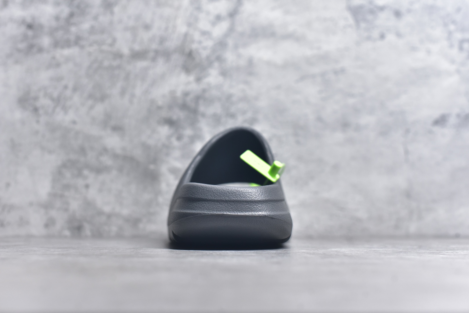 图片[5]-#绿扣 特价版 YEEZY SLIDE 椰子拖鞋 弹性卡色均保持原鞋一致 匠心打造 采用原厂进口MD全套模具打造 全套原楦头 鞋口弧度大小 鞋面色泽质感同步原鞋 LOGO内侧钢印清晰工整 原厂定制原标 同比ZP 符合人体设计 开发至48.5码 尺码：36 37 38 39 40.5 42 43 44.5 46 47 48.5-选品中心
