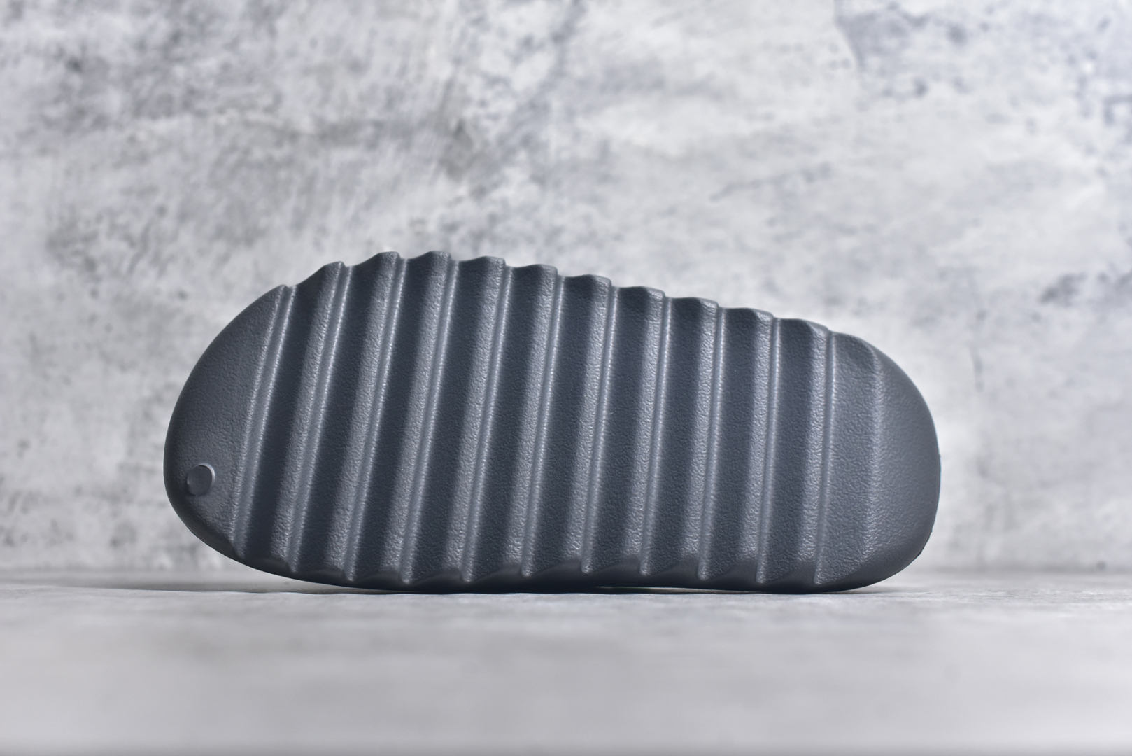 图片[6]-#绿扣 特价版 YEEZY SLIDE 椰子拖鞋 弹性卡色均保持原鞋一致 匠心打造 采用原厂进口MD全套模具打造 全套原楦头 鞋口弧度大小 鞋面色泽质感同步原鞋 LOGO内侧钢印清晰工整 原厂定制原标 同比ZP 符合人体设计 开发至48.5码 尺码：36 37 38 39 40.5 42 43 44.5 46 47 48.5-选品中心