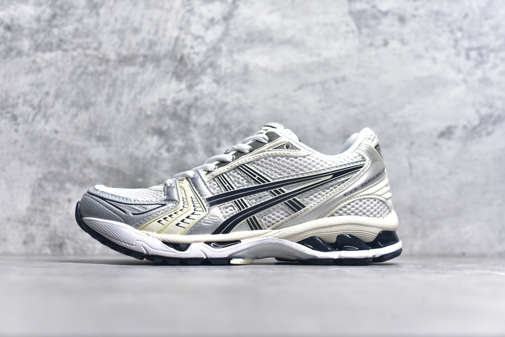 #纯原 Asics Gel-Kayano K14 亚瑟士系列复古舒适织物合成革减震防滑耐磨低帮休闲跑步鞋 内卷时代 纯原品质 真标价格 市场顶级版本 原装纸板楦头开发 独家私模五层组合大底 原厂定制缓震硅胶加持 原盒原配 官方四联吊牌 一比一同步原鞋工艺和用料 鞋面原厂“三明治”多层网布 区别其他同价版本 鞋垫采用原厂OrthoLite欧索莱材质 非普通海玻璃鞋垫 后跟一样采用了GEL缓震胶 整体系列设计非常的科技感 锻炼跑步的同时让你一样时尚百搭 尺码：36 37 37.5 38 39 39.5 40 40.5 41.5 42 42.5 43.5 44 44.5 45-选品中心