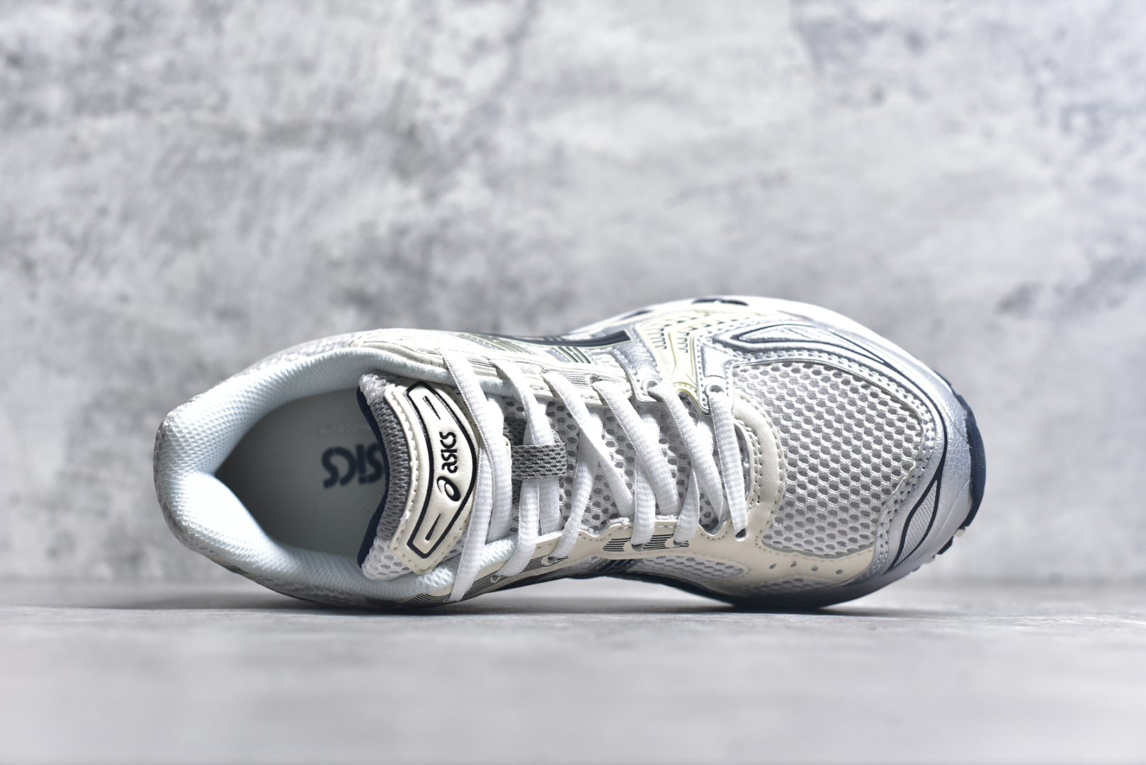 图片[4]-#纯原 Asics Gel-Kayano K14 亚瑟士系列复古舒适织物合成革减震防滑耐磨低帮休闲跑步鞋 内卷时代 纯原品质 真标价格 市场顶级版本 原装纸板楦头开发 独家私模五层组合大底 原厂定制缓震硅胶加持 原盒原配 官方四联吊牌 一比一同步原鞋工艺和用料 鞋面原厂“三明治”多层网布 区别其他同价版本 鞋垫采用原厂OrthoLite欧索莱材质 非普通海玻璃鞋垫 后跟一样采用了GEL缓震胶 整体系列设计非常的科技感 锻炼跑步的同时让你一样时尚百搭 尺码：36 37 37.5 38 39 39.5 40 40.5 41.5 42 42.5 43.5 44 44.5 45-选品中心