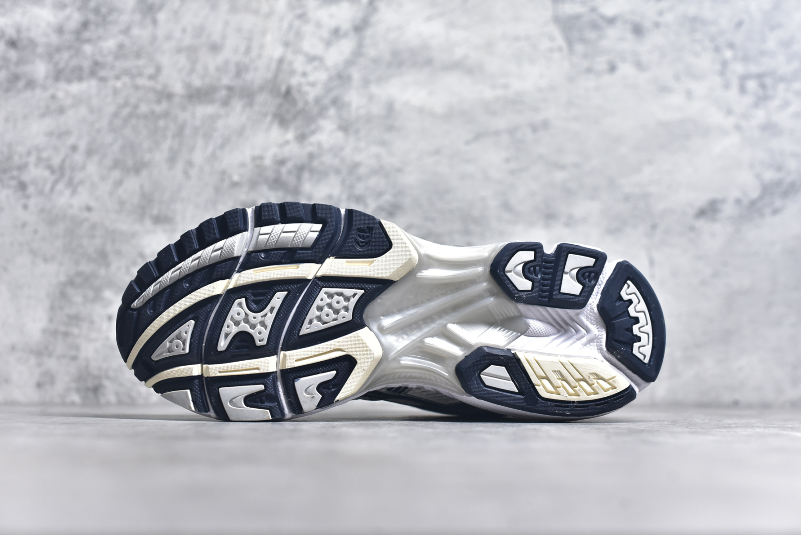 图片[6]-#纯原 Asics Gel-Kayano K14 亚瑟士系列复古舒适织物合成革减震防滑耐磨低帮休闲跑步鞋 内卷时代 纯原品质 真标价格 市场顶级版本 原装纸板楦头开发 独家私模五层组合大底 原厂定制缓震硅胶加持 原盒原配 官方四联吊牌 一比一同步原鞋工艺和用料 鞋面原厂“三明治”多层网布 区别其他同价版本 鞋垫采用原厂OrthoLite欧索莱材质 非普通海玻璃鞋垫 后跟一样采用了GEL缓震胶 整体系列设计非常的科技感 锻炼跑步的同时让你一样时尚百搭 尺码：36 37 37.5 38 39 39.5 40 40.5 41.5 42 42.5 43.5 44 44.5 45-选品中心