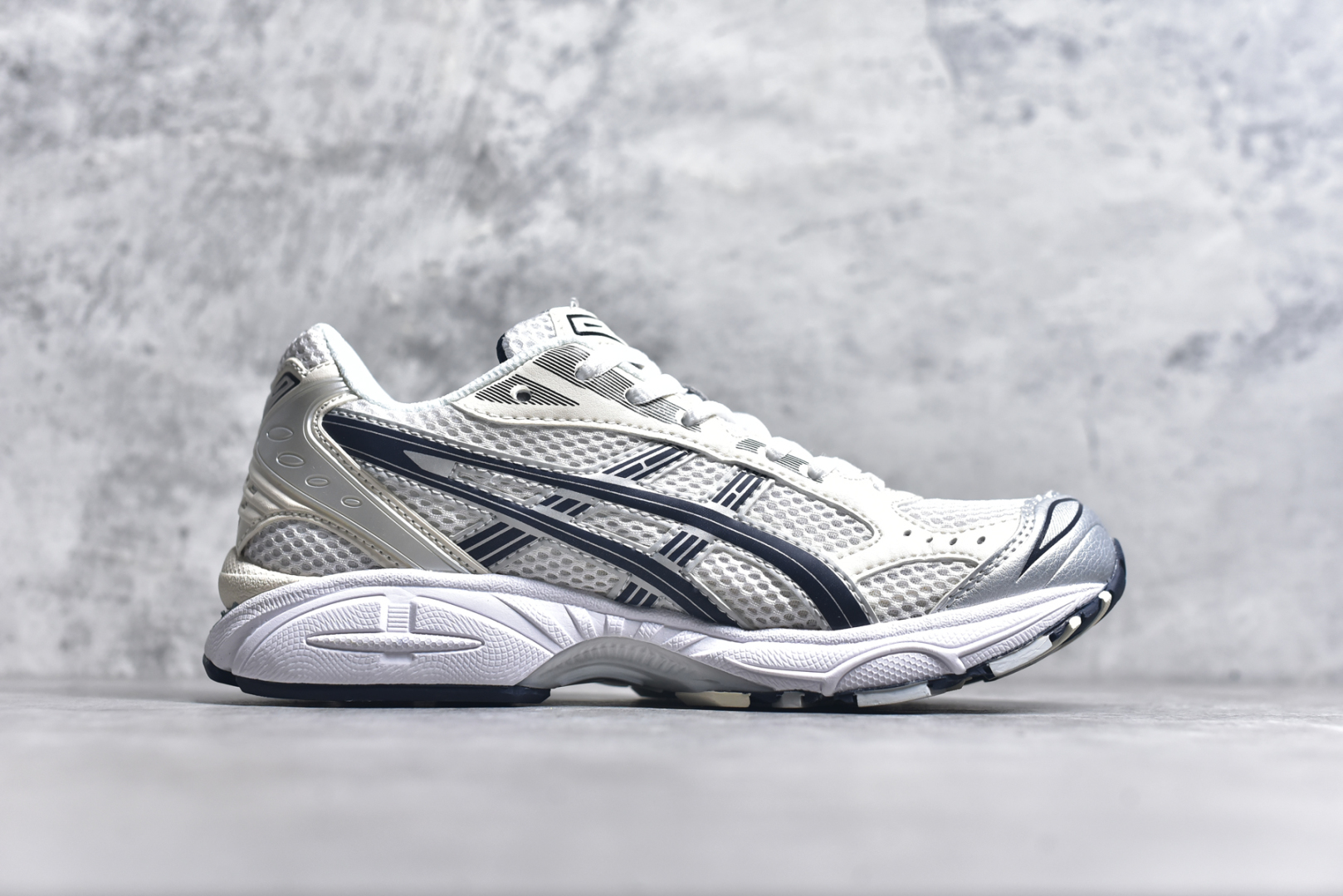 图片[3]-#纯原 Asics Gel-Kayano K14 亚瑟士系列复古舒适织物合成革减震防滑耐磨低帮休闲跑步鞋 内卷时代 纯原品质 真标价格 市场顶级版本 原装纸板楦头开发 独家私模五层组合大底 原厂定制缓震硅胶加持 原盒原配 官方四联吊牌 一比一同步原鞋工艺和用料 鞋面原厂“三明治”多层网布 区别其他同价版本 鞋垫采用原厂OrthoLite欧索莱材质 非普通海玻璃鞋垫 后跟一样采用了GEL缓震胶 整体系列设计非常的科技感 锻炼跑步的同时让你一样时尚百搭 尺码：36 37 37.5 38 39 39.5 40 40.5 41.5 42 42.5 43.5 44 44.5 45-选品中心