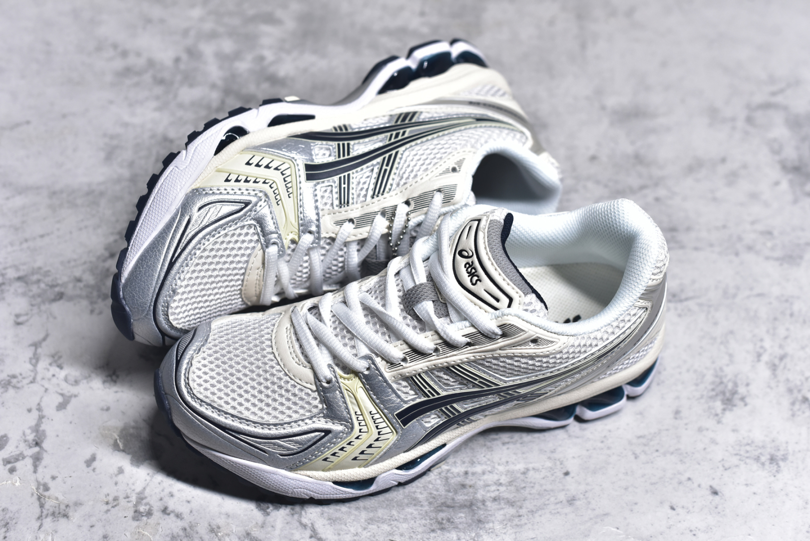 图片[7]-#纯原 Asics Gel-Kayano K14 亚瑟士系列复古舒适织物合成革减震防滑耐磨低帮休闲跑步鞋 内卷时代 纯原品质 真标价格 市场顶级版本 原装纸板楦头开发 独家私模五层组合大底 原厂定制缓震硅胶加持 原盒原配 官方四联吊牌 一比一同步原鞋工艺和用料 鞋面原厂“三明治”多层网布 区别其他同价版本 鞋垫采用原厂OrthoLite欧索莱材质 非普通海玻璃鞋垫 后跟一样采用了GEL缓震胶 整体系列设计非常的科技感 锻炼跑步的同时让你一样时尚百搭 尺码：36 37 37.5 38 39 39.5 40 40.5 41.5 42 42.5 43.5 44 44.5 45-选品中心