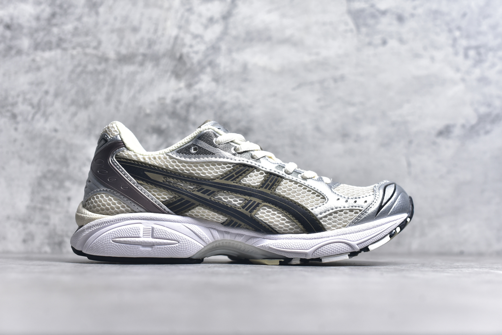 图片[3]-#纯原 Asics Gel-Kayano K14 亚瑟士系列复古舒适织物合成革减震防滑耐磨低帮休闲跑步鞋 内卷时代 纯原品质 真标价格 市场顶级版本 原装纸板楦头开发 独家私模五层组合大底 原厂定制缓震硅胶加持 原盒原配 官方四联吊牌 一比一同步原鞋工艺和用料 鞋面原厂“三明治”多层网布 区别其他同价版本 鞋垫采用原厂OrthoLite欧索莱材质 非普通海玻璃鞋垫 后跟一样采用了GEL缓震胶 整体系列设计非常的科技感 锻炼跑步的同时让你一样时尚百搭 尺码：36 37 37.5 38 39 39.5 40 40.5 41.5 42 42.5 43.5 44 44.5 45-选品中心