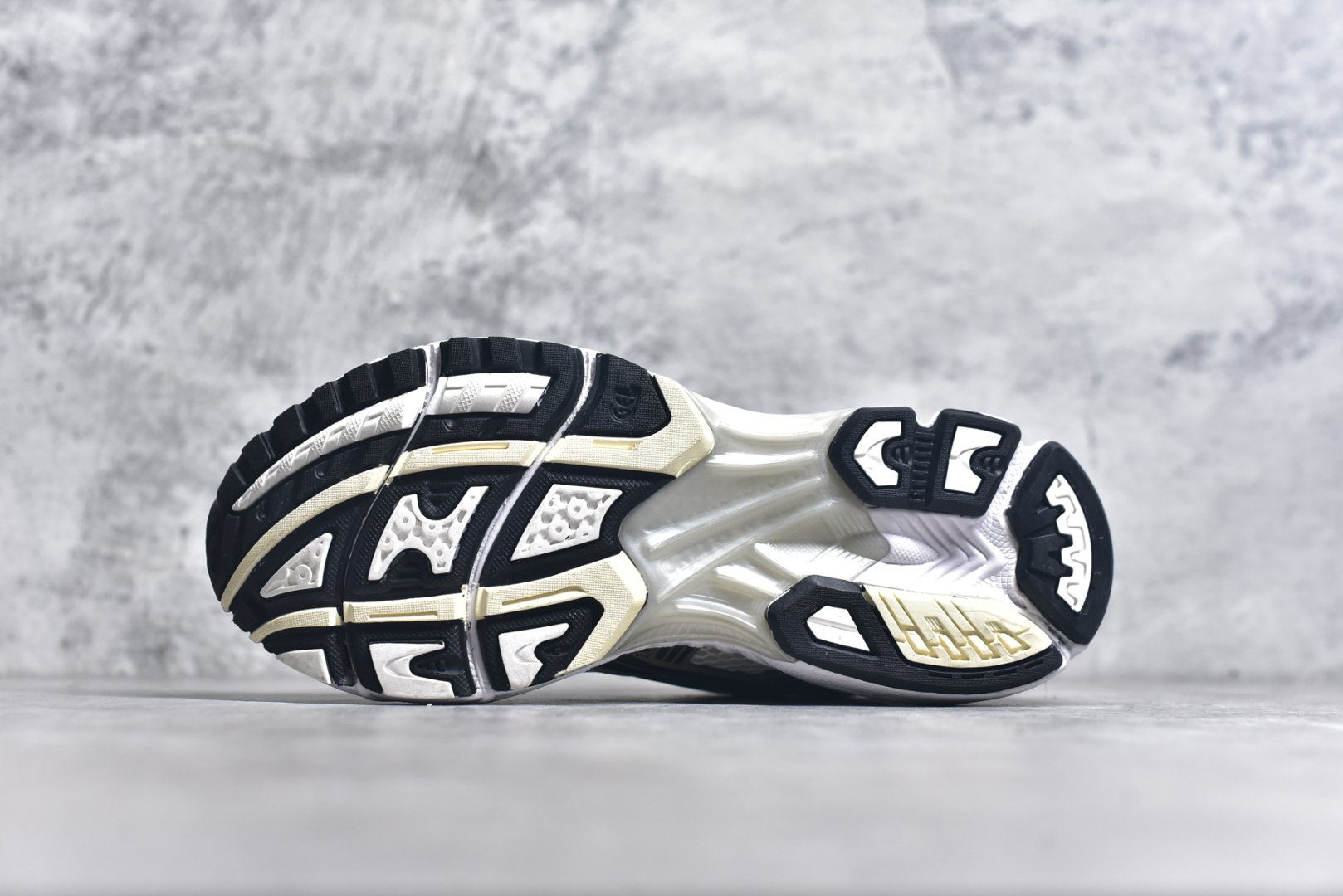 图片[6]-#纯原 Asics Gel-Kayano K14 亚瑟士系列复古舒适织物合成革减震防滑耐磨低帮休闲跑步鞋 内卷时代 纯原品质 真标价格 市场顶级版本 原装纸板楦头开发 独家私模五层组合大底 原厂定制缓震硅胶加持 原盒原配 官方四联吊牌 一比一同步原鞋工艺和用料 鞋面原厂“三明治”多层网布 区别其他同价版本 鞋垫采用原厂OrthoLite欧索莱材质 非普通海玻璃鞋垫 后跟一样采用了GEL缓震胶 整体系列设计非常的科技感 锻炼跑步的同时让你一样时尚百搭 尺码：36 37 37.5 38 39 39.5 40 40.5 41.5 42 42.5 43.5 44 44.5 45-选品中心