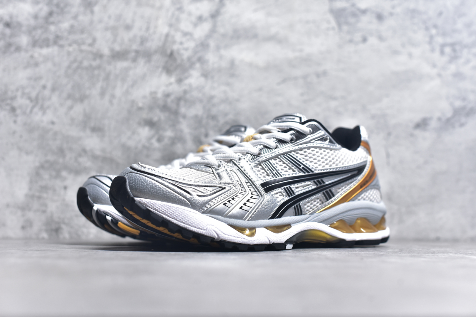 图片[2]-#纯原 Asics Gel-Kayano K14 亚瑟士系列复古舒适织物合成革减震防滑耐磨低帮休闲跑步鞋 内卷时代 纯原品质 真标价格 市场顶级版本 原装纸板楦头开发 独家私模五层组合大底 原厂定制缓震硅胶加持 原盒原配 官方四联吊牌 一比一同步原鞋工艺和用料 鞋面原厂“三明治”多层网布 区别其他同价版本 鞋垫采用原厂OrthoLite欧索莱材质 非普通海玻璃鞋垫 后跟一样采用了GEL缓震胶 整体系列设计非常的科技感 锻炼跑步的同时让你一样时尚百搭 尺码：36 37 37.5 38 39 39.5 40 40.5 41.5 42 42.5 43.5 44 44.5 45-选品中心
