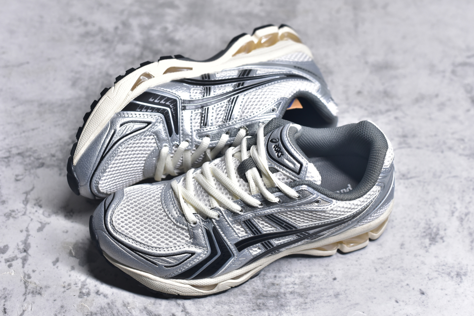 图片[7]-#纯原 Asics Gel-Kayano K14 亚瑟士系列复古舒适织物合成革减震防滑耐磨低帮休闲跑步鞋 内卷时代 纯原品质 真标价格 市场顶级版本 原装纸板楦头开发 独家私模五层组合大底 原厂定制缓震硅胶加持 原盒原配 官方四联吊牌 一比一同步原鞋工艺和用料 鞋面原厂“三明治”多层网布 区别其他同价版本 鞋垫采用原厂OrthoLite欧索莱材质 非普通海玻璃鞋垫 后跟一样采用了GEL缓震胶 整体系列设计非常的科技感 锻炼跑步的同时让你一样时尚百搭 尺码：36 37 37.5 38 39 39.5 40 40.5 41.5 42 42.5 43.5 44 44.5 45-选品中心