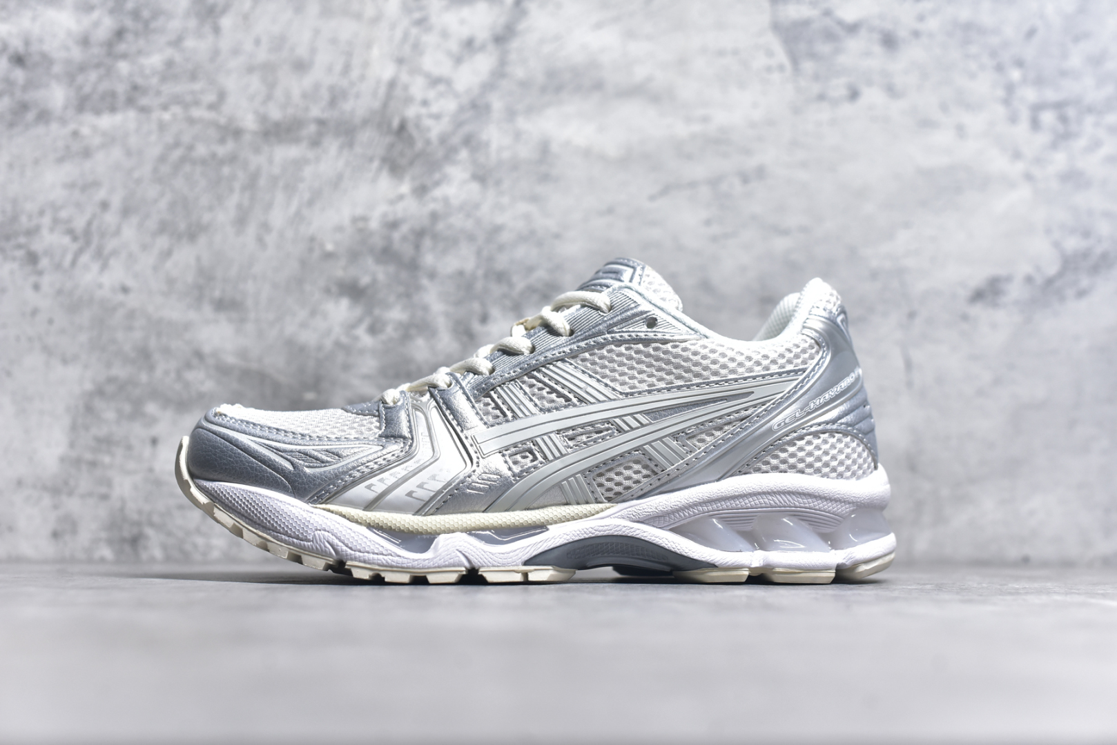 #纯原 Asics Gel-Kayano K14 亚瑟士系列复古舒适织物合成革减震防滑耐磨低帮休闲跑步鞋 内卷时代 纯原品质 真标价格 市场顶级版本 原装纸板楦头开发 独家私模五层组合大底 原厂定制缓震硅胶加持 原盒原配 官方四联吊牌 一比一同步原鞋工艺和用料 鞋面原厂“三明治”多层网布 区别其他同价版本 鞋垫采用原厂OrthoLite欧索莱材质 非普通海玻璃鞋垫 后跟一样采用了GEL缓震胶 整体系列设计非常的科技感 锻炼跑步的同时让你一样时尚百搭 尺码：36 37 37.5 38 39 39.5 40 40.5 41.5 42 42.5 43.5 44 44.5 45-选品中心