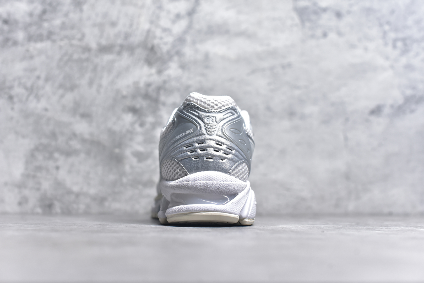 图片[5]-#纯原 Asics Gel-Kayano K14 亚瑟士系列复古舒适织物合成革减震防滑耐磨低帮休闲跑步鞋 内卷时代 纯原品质 真标价格 市场顶级版本 原装纸板楦头开发 独家私模五层组合大底 原厂定制缓震硅胶加持 原盒原配 官方四联吊牌 一比一同步原鞋工艺和用料 鞋面原厂“三明治”多层网布 区别其他同价版本 鞋垫采用原厂OrthoLite欧索莱材质 非普通海玻璃鞋垫 后跟一样采用了GEL缓震胶 整体系列设计非常的科技感 锻炼跑步的同时让你一样时尚百搭 尺码：36 37 37.5 38 39 39.5 40 40.5 41.5 42 42.5 43.5 44 44.5 45-选品中心