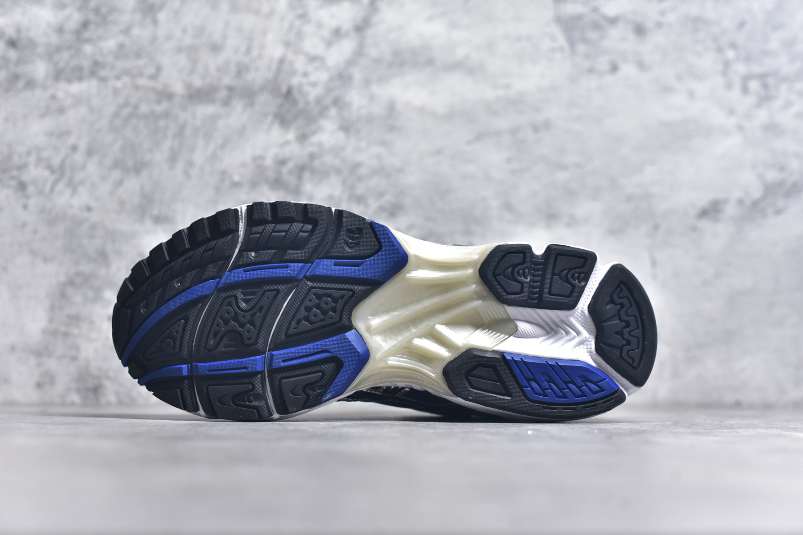 图片[6]-#纯原 Asics Gel-Kayano K14 亚瑟士系列复古舒适织物合成革减震防滑耐磨低帮休闲跑步鞋 内卷时代 纯原品质 真标价格 市场顶级版本 原装纸板楦头开发 独家私模五层组合大底 原厂定制缓震硅胶加持 原盒原配 官方四联吊牌 一比一同步原鞋工艺和用料 鞋面原厂“三明治”多层网布 区别其他同价版本 鞋垫采用原厂OrthoLite欧索莱材质 非普通海玻璃鞋垫 后跟一样采用了GEL缓震胶 整体系列设计非常的科技感 锻炼跑步的同时让你一样时尚百搭 尺码：36 37 37.5 38 39 39.5 40 40.5 41.5 42 42.5 43.5 44 44.5 45-选品中心