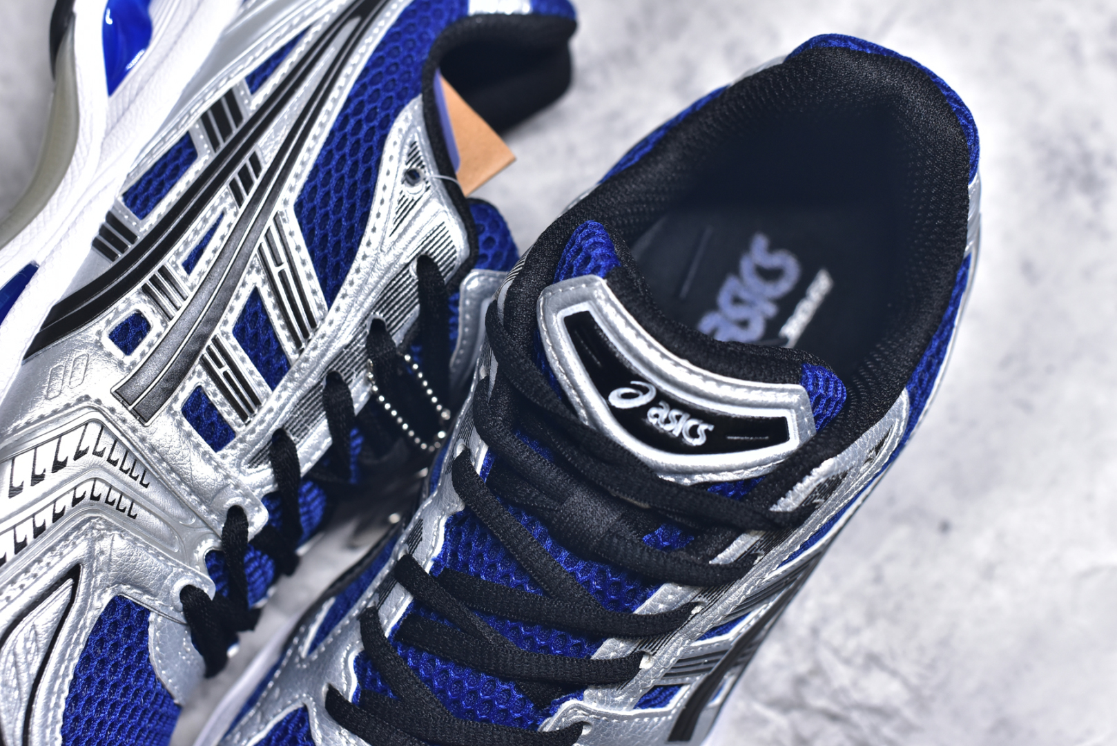 图片[9]-#纯原 Asics Gel-Kayano K14 亚瑟士系列复古舒适织物合成革减震防滑耐磨低帮休闲跑步鞋 内卷时代 纯原品质 真标价格 市场顶级版本 原装纸板楦头开发 独家私模五层组合大底 原厂定制缓震硅胶加持 原盒原配 官方四联吊牌 一比一同步原鞋工艺和用料 鞋面原厂“三明治”多层网布 区别其他同价版本 鞋垫采用原厂OrthoLite欧索莱材质 非普通海玻璃鞋垫 后跟一样采用了GEL缓震胶 整体系列设计非常的科技感 锻炼跑步的同时让你一样时尚百搭 尺码：36 37 37.5 38 39 39.5 40 40.5 41.5 42 42.5 43.5 44 44.5 45-选品中心