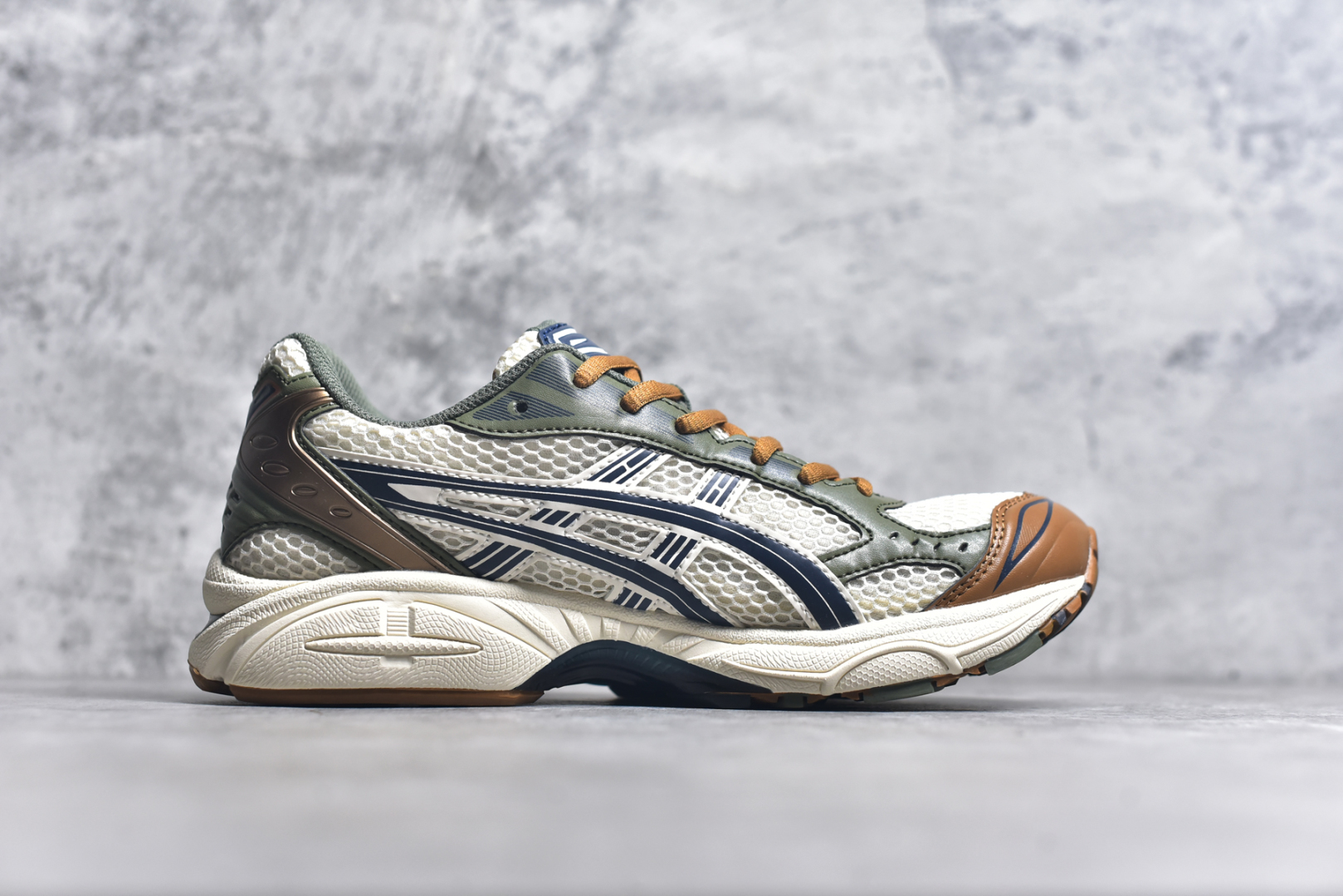 图片[3]-#纯原 Asics Gel-Kayano K14 亚瑟士系列复古舒适织物合成革减震防滑耐磨低帮休闲跑步鞋 内卷时代 纯原品质 真标价格 市场顶级版本 原装纸板楦头开发 独家私模五层组合大底 原厂定制缓震硅胶加持 原盒原配 官方四联吊牌 一比一同步原鞋工艺和用料 鞋面原厂“三明治”多层网布 区别其他同价版本 鞋垫采用原厂OrthoLite欧索莱材质 非普通海玻璃鞋垫 后跟一样采用了GEL缓震胶 整体系列设计非常的科技感 锻炼跑步的同时让你一样时尚百搭 尺码：36 37 37.5 38 39 39.5 40 40.5 41.5 42 42.5 43.5 44 44.5 45-选品中心