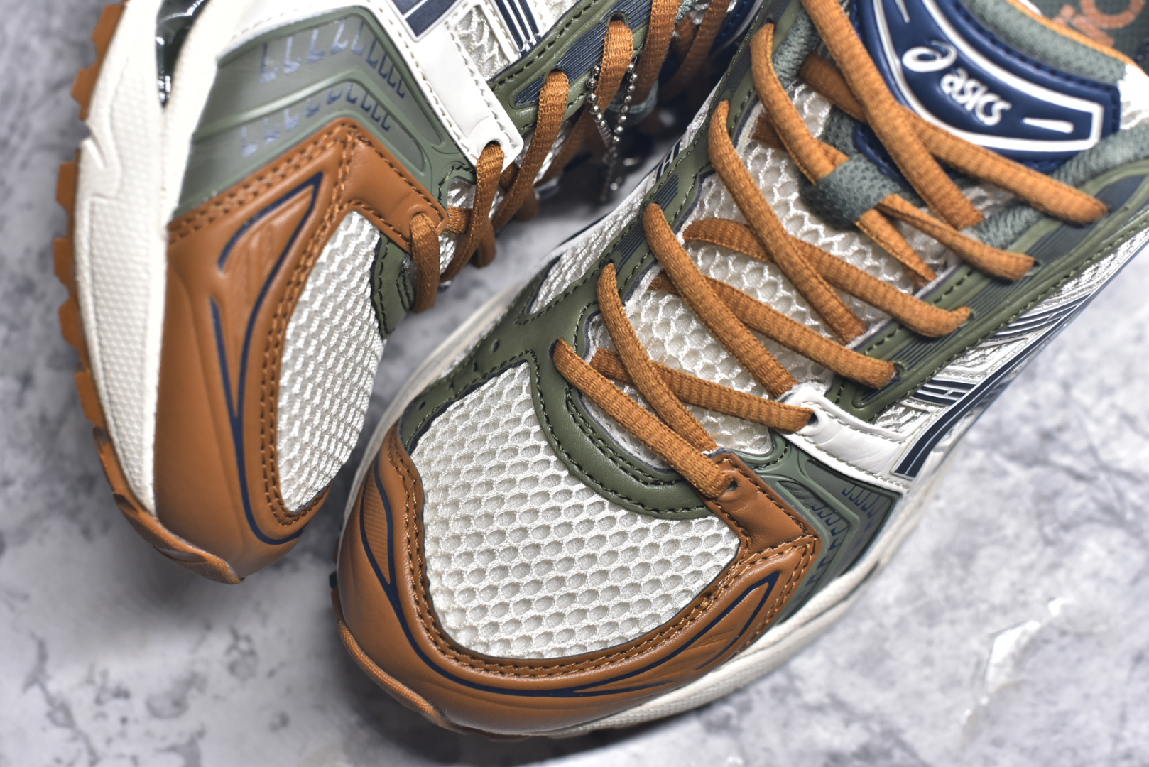 图片[8]-#纯原 Asics Gel-Kayano K14 亚瑟士系列复古舒适织物合成革减震防滑耐磨低帮休闲跑步鞋 内卷时代 纯原品质 真标价格 市场顶级版本 原装纸板楦头开发 独家私模五层组合大底 原厂定制缓震硅胶加持 原盒原配 官方四联吊牌 一比一同步原鞋工艺和用料 鞋面原厂“三明治”多层网布 区别其他同价版本 鞋垫采用原厂OrthoLite欧索莱材质 非普通海玻璃鞋垫 后跟一样采用了GEL缓震胶 整体系列设计非常的科技感 锻炼跑步的同时让你一样时尚百搭 尺码：36 37 37.5 38 39 39.5 40 40.5 41.5 42 42.5 43.5 44 44.5 45-选品中心
