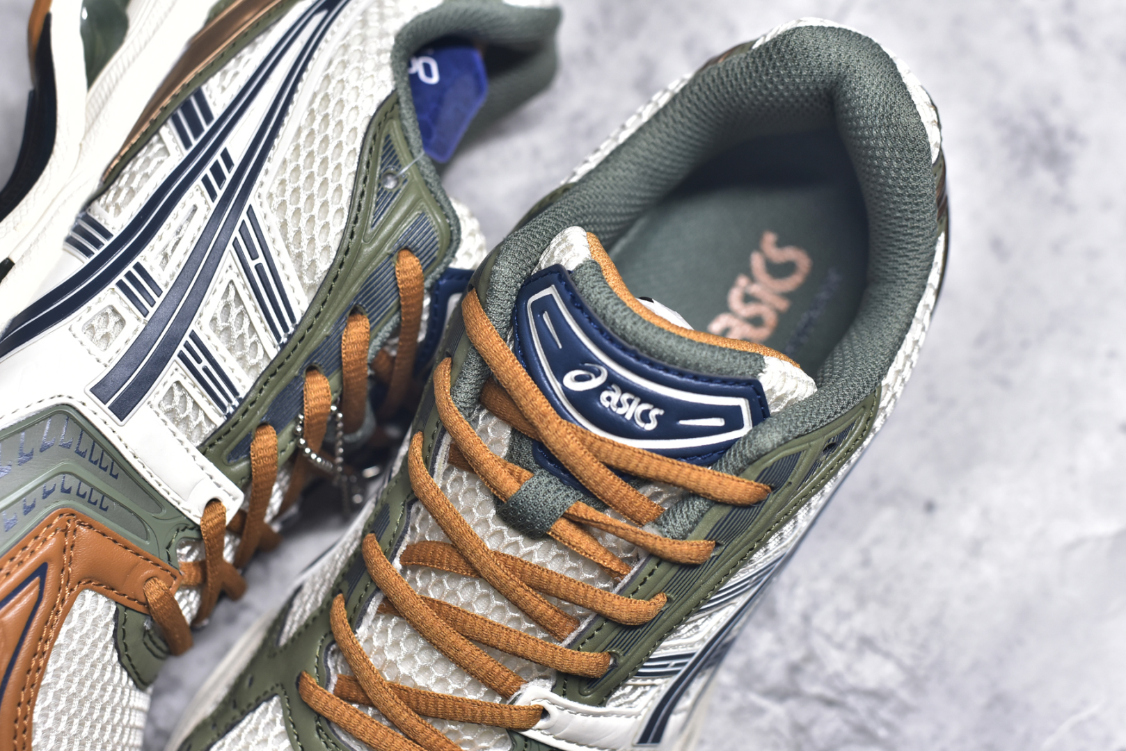 图片[9]-#纯原 Asics Gel-Kayano K14 亚瑟士系列复古舒适织物合成革减震防滑耐磨低帮休闲跑步鞋 内卷时代 纯原品质 真标价格 市场顶级版本 原装纸板楦头开发 独家私模五层组合大底 原厂定制缓震硅胶加持 原盒原配 官方四联吊牌 一比一同步原鞋工艺和用料 鞋面原厂“三明治”多层网布 区别其他同价版本 鞋垫采用原厂OrthoLite欧索莱材质 非普通海玻璃鞋垫 后跟一样采用了GEL缓震胶 整体系列设计非常的科技感 锻炼跑步的同时让你一样时尚百搭 尺码：36 37 37.5 38 39 39.5 40 40.5 41.5 42 42.5 43.5 44 44.5 45-选品中心