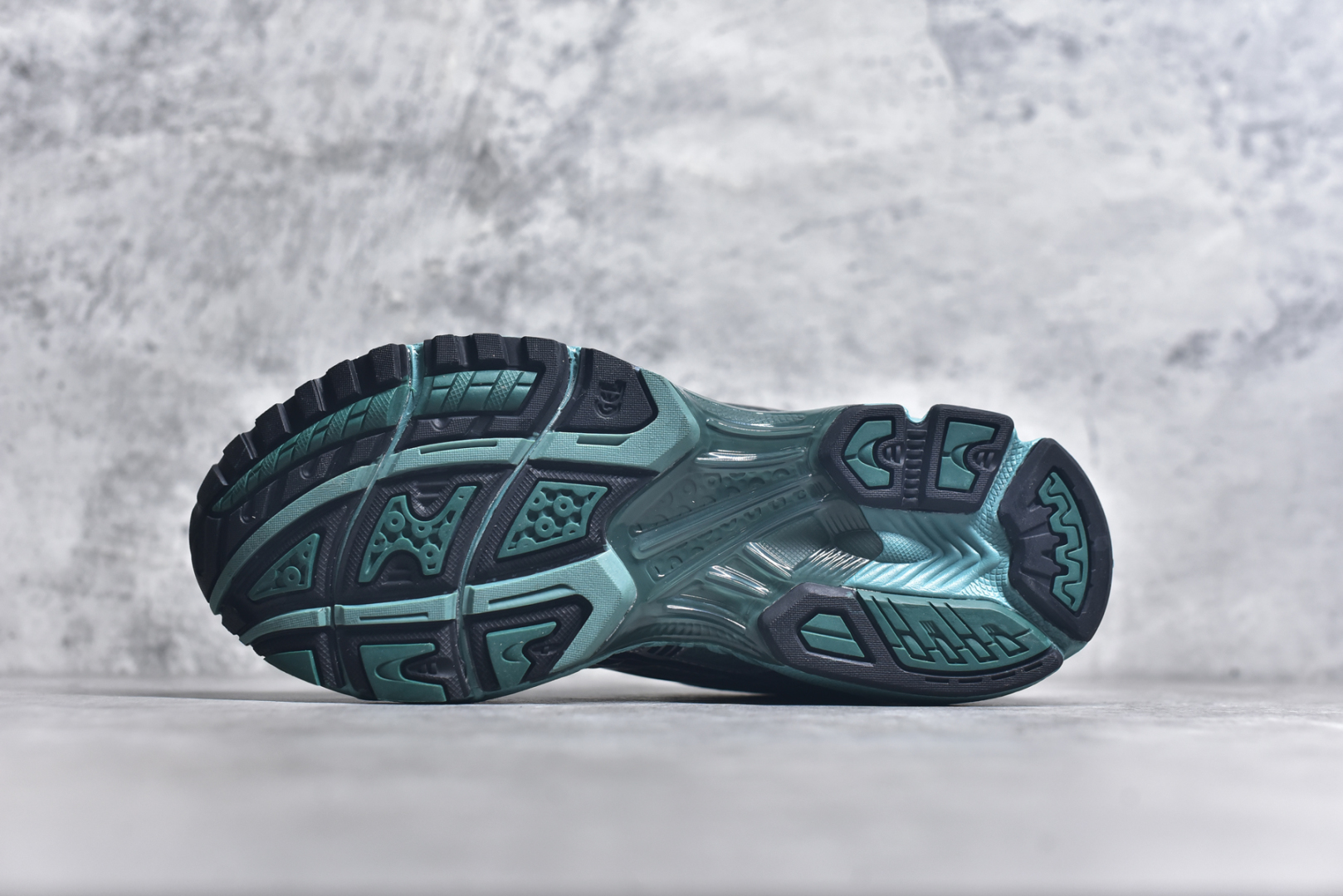 图片[6]-#纯原 Asics Gel-Kayano K14 亚瑟士系列复古舒适织物合成革减震防滑耐磨低帮休闲跑步鞋 内卷时代 纯原品质 真标价格 市场顶级版本 原装纸板楦头开发 独家私模五层组合大底 原厂定制缓震硅胶加持 原盒原配 官方四联吊牌 一比一同步原鞋工艺和用料 鞋面原厂“三明治”多层网布 区别其他同价版本 鞋垫采用原厂OrthoLite欧索莱材质 非普通海玻璃鞋垫 后跟一样采用了GEL缓震胶 整体系列设计非常的科技感 锻炼跑步的同时让你一样时尚百搭 尺码：36 37 37.5 38 39 39.5 40 40.5 41.5 42 42.5 43.5 44 44.5 45-选品中心