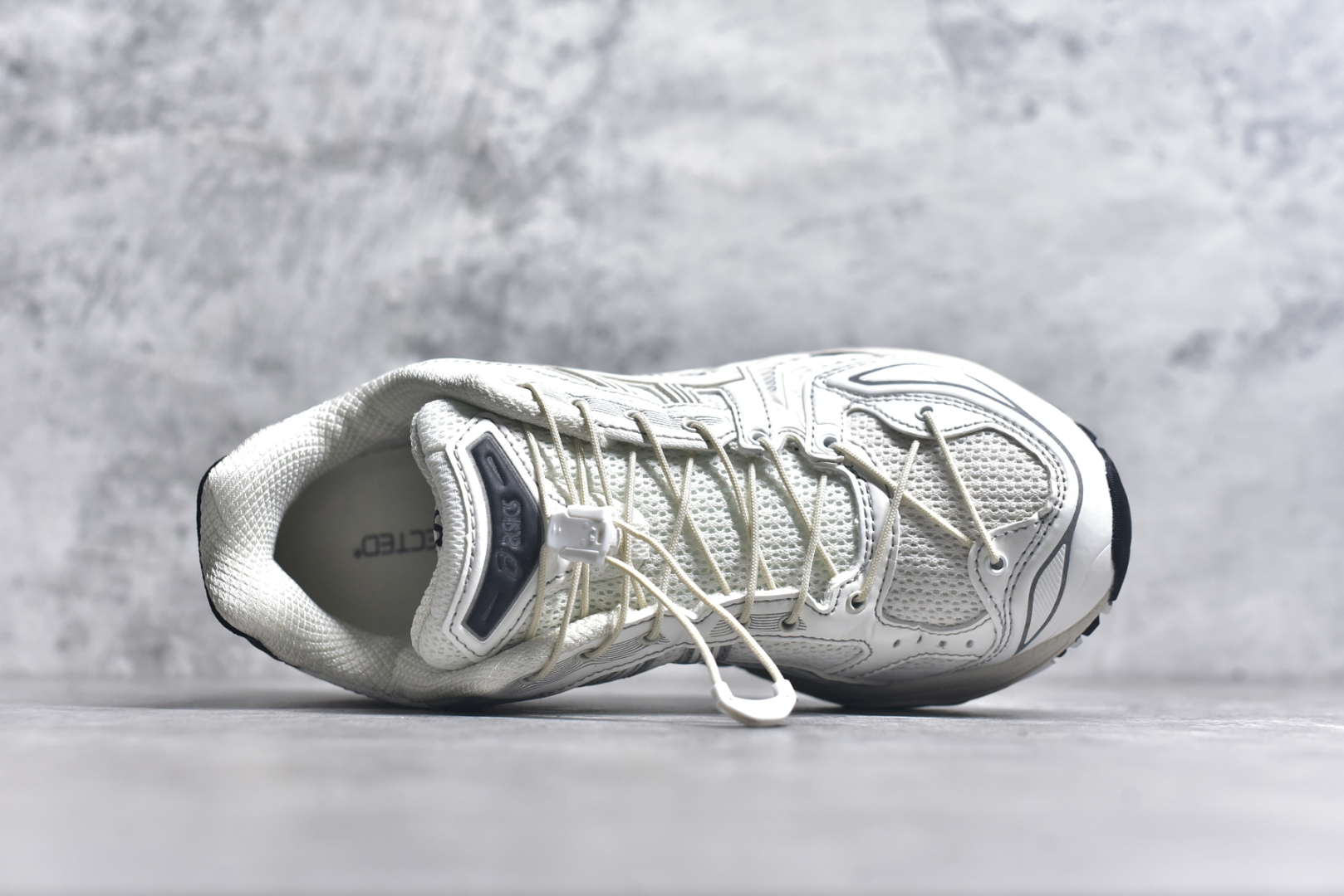 图片[4]-#纯原 Asics Gel-Kayano K14 亚瑟士系列复古舒适织物合成革减震防滑耐磨低帮休闲跑步鞋 内卷时代 纯原品质 真标价格 市场顶级版本 原装纸板楦头开发 独家私模五层组合大底 原厂定制缓震硅胶加持 原盒原配 官方四联吊牌 一比一同步原鞋工艺和用料 鞋面原厂“三明治”多层网布 区别其他同价版本 鞋垫采用原厂OrthoLite欧索莱材质 非普通海玻璃鞋垫 后跟一样采用了GEL缓震胶 整体系列设计非常的科技感 锻炼跑步的同时让你一样时尚百搭 尺码：36 37 37.5 38 39 39.5 40 40.5 41.5 42 42.5 43.5 44 44.5 45-选品中心