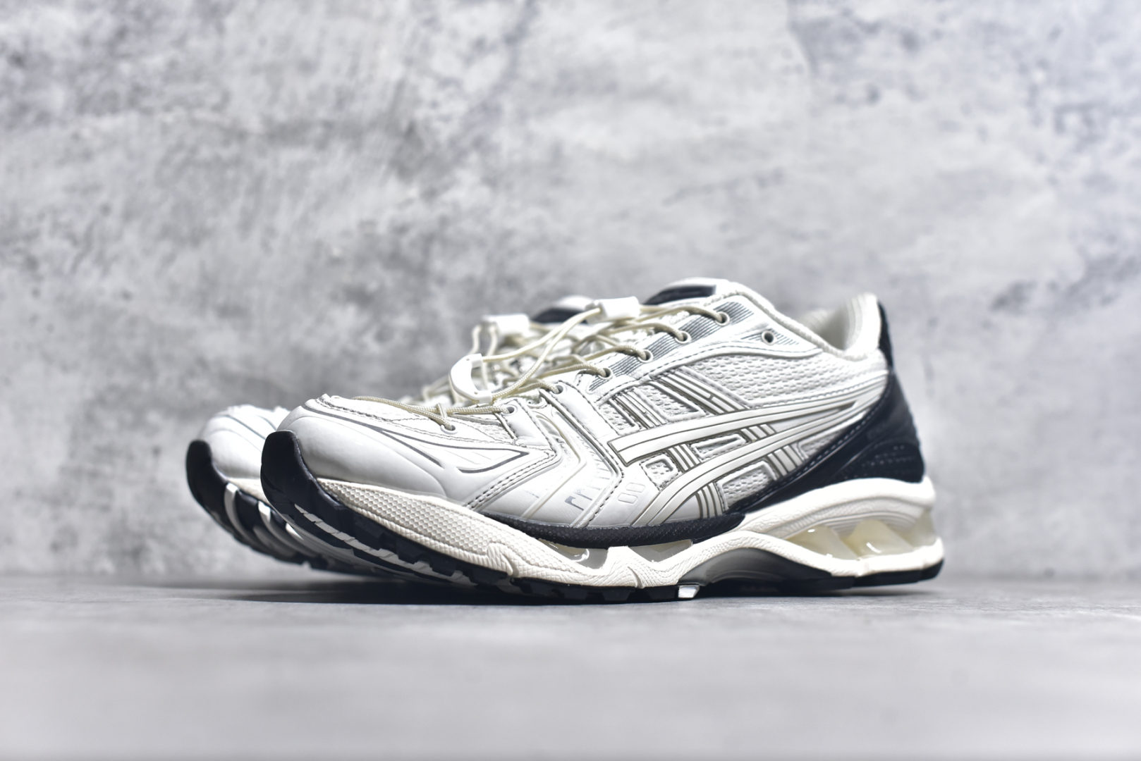 图片[2]-#纯原 Asics Gel-Kayano K14 亚瑟士系列复古舒适织物合成革减震防滑耐磨低帮休闲跑步鞋 内卷时代 纯原品质 真标价格 市场顶级版本 原装纸板楦头开发 独家私模五层组合大底 原厂定制缓震硅胶加持 原盒原配 官方四联吊牌 一比一同步原鞋工艺和用料 鞋面原厂“三明治”多层网布 区别其他同价版本 鞋垫采用原厂OrthoLite欧索莱材质 非普通海玻璃鞋垫 后跟一样采用了GEL缓震胶 整体系列设计非常的科技感 锻炼跑步的同时让你一样时尚百搭 尺码：36 37 37.5 38 39 39.5 40 40.5 41.5 42 42.5 43.5 44 44.5 45-选品中心