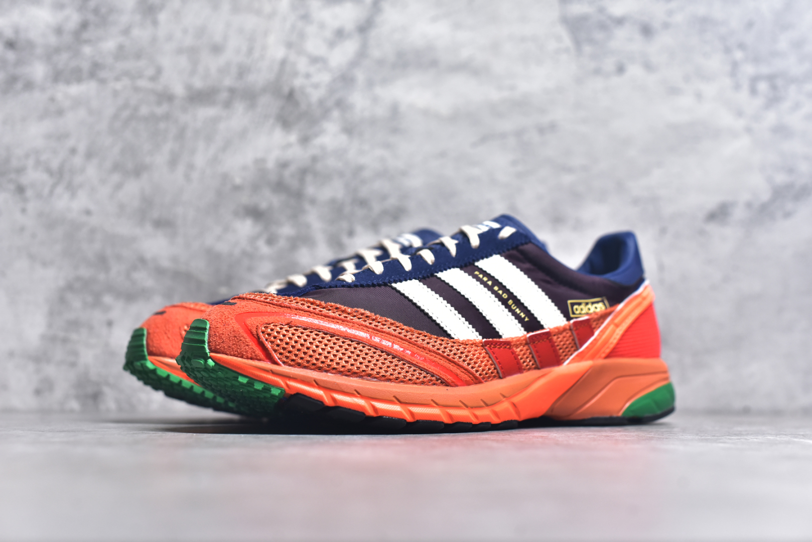 图片[2]-#BAD BUNNY x adidas originals ADIZERO SL 72 联名柔软舒适防滑耐磨低帮生活休闲鞋 货号：JP8816 / JP8815 / JQ8757 此番 Bad Bunny 和 adidas 以 Adizero SL 72 为蓝本，推出 3 款不同配色，设计灵感汲取自复古跑鞋 SL 72 ，将经典元素与现代风尚相融合，打造出别具一格的鞋履。鞋面采用多层次叠加设计，很有层次感，吸引人。选用华夫格网、绒面革、皮革和灯芯绒等优质材料。鞋身上的 “ Para Bad Bunny ”中足标识与双阿迪达斯标志，彰显了双方的合作身份。搭载 Adizero 泡棉中底，确保卓越的舒适性与性能表现。尺码：36 36.5 37.5 38 38.5 39 40 40.5 41 42 42.5 43 44 44.5 45-选品中心
