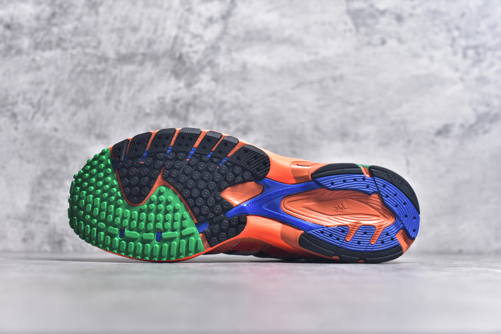 图片[6]-#BAD BUNNY x adidas originals ADIZERO SL 72 联名柔软舒适防滑耐磨低帮生活休闲鞋 货号：JP8816 / JP8815 / JQ8757 此番 Bad Bunny 和 adidas 以 Adizero SL 72 为蓝本，推出 3 款不同配色，设计灵感汲取自复古跑鞋 SL 72 ，将经典元素与现代风尚相融合，打造出别具一格的鞋履。鞋面采用多层次叠加设计，很有层次感，吸引人。选用华夫格网、绒面革、皮革和灯芯绒等优质材料。鞋身上的 “ Para Bad Bunny ”中足标识与双阿迪达斯标志，彰显了双方的合作身份。搭载 Adizero 泡棉中底，确保卓越的舒适性与性能表现。尺码：36 36.5 37.5 38 38.5 39 40 40.5 41 42 42.5 43 44 44.5 45-选品中心