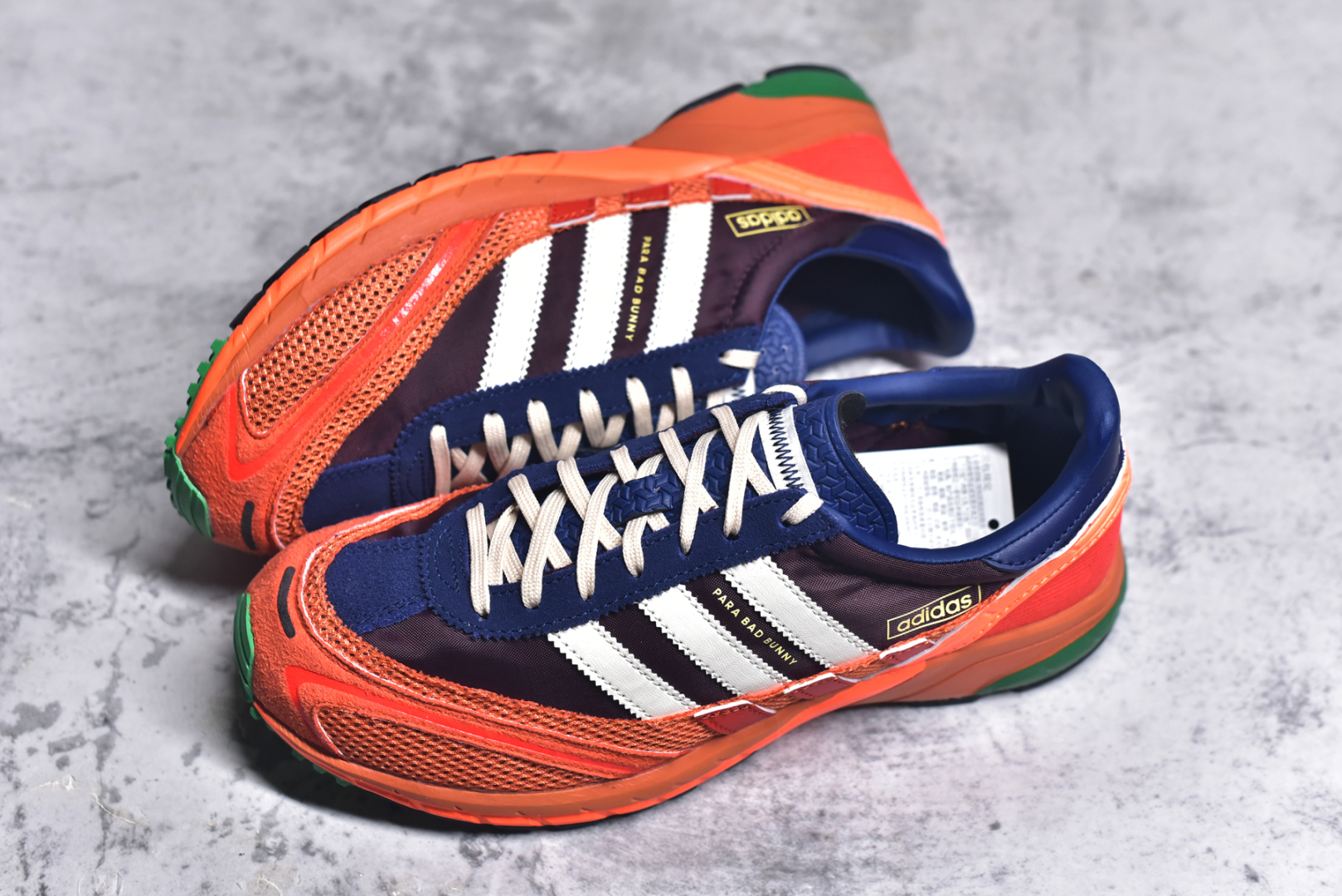 图片[7]-#BAD BUNNY x adidas originals ADIZERO SL 72 联名柔软舒适防滑耐磨低帮生活休闲鞋 货号：JP8816 / JP8815 / JQ8757 此番 Bad Bunny 和 adidas 以 Adizero SL 72 为蓝本，推出 3 款不同配色，设计灵感汲取自复古跑鞋 SL 72 ，将经典元素与现代风尚相融合，打造出别具一格的鞋履。鞋面采用多层次叠加设计，很有层次感，吸引人。选用华夫格网、绒面革、皮革和灯芯绒等优质材料。鞋身上的 “ Para Bad Bunny ”中足标识与双阿迪达斯标志，彰显了双方的合作身份。搭载 Adizero 泡棉中底，确保卓越的舒适性与性能表现。尺码：36 36.5 37.5 38 38.5 39 40 40.5 41 42 42.5 43 44 44.5 45-选品中心