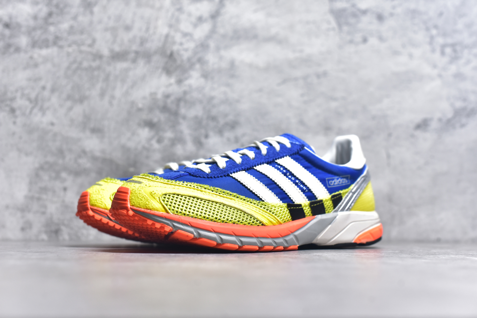 图片[2]-#BAD BUNNY x adidas originals ADIZERO SL 72 联名柔软舒适防滑耐磨低帮生活休闲鞋 货号：JP8816 / JP8815 / JQ8757 此番 Bad Bunny 和 adidas 以 Adizero SL 72 为蓝本，推出 3 款不同配色，设计灵感汲取自复古跑鞋 SL 72 ，将经典元素与现代风尚相融合，打造出别具一格的鞋履。鞋面采用多层次叠加设计，很有层次感，吸引人。选用华夫格网、绒面革、皮革和灯芯绒等优质材料。鞋身上的 “ Para Bad Bunny ”中足标识与双阿迪达斯标志，彰显了双方的合作身份。搭载 Adizero 泡棉中底，确保卓越的舒适性与性能表现。尺码：36 36.5 37.5 38 38.5 39 40 40.5 41 42 42.5 43 44 44.5 45-选品中心