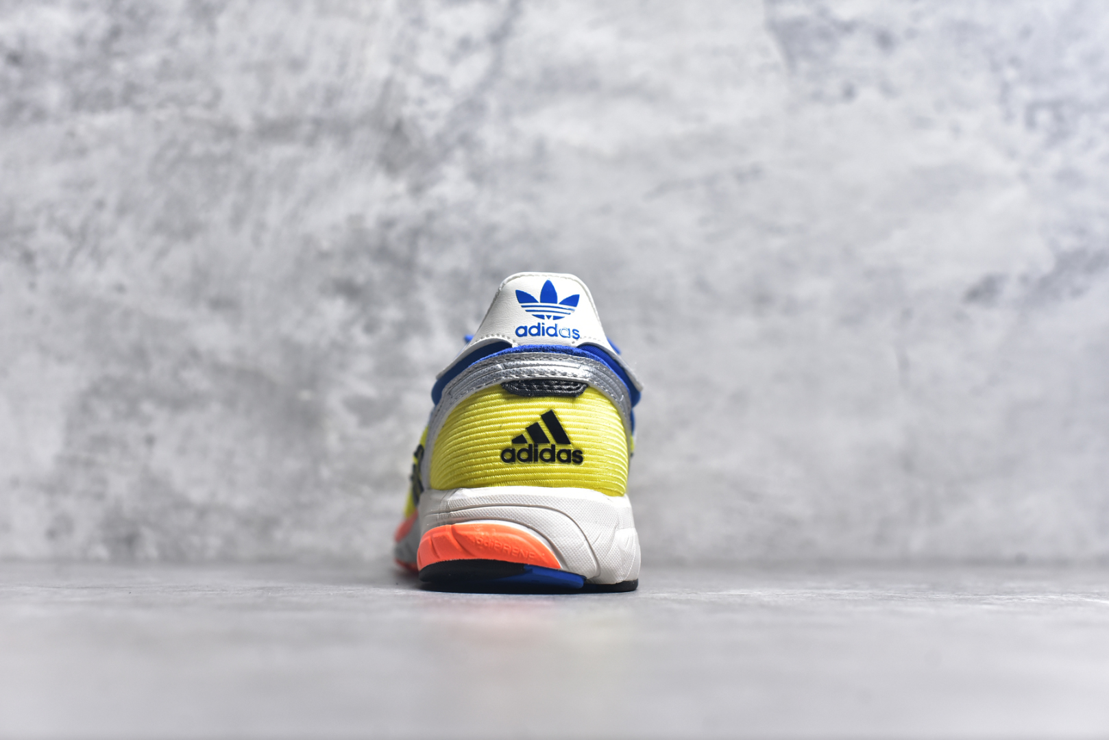 图片[5]-#BAD BUNNY x adidas originals ADIZERO SL 72 联名柔软舒适防滑耐磨低帮生活休闲鞋 货号：JP8816 / JP8815 / JQ8757 此番 Bad Bunny 和 adidas 以 Adizero SL 72 为蓝本，推出 3 款不同配色，设计灵感汲取自复古跑鞋 SL 72 ，将经典元素与现代风尚相融合，打造出别具一格的鞋履。鞋面采用多层次叠加设计，很有层次感，吸引人。选用华夫格网、绒面革、皮革和灯芯绒等优质材料。鞋身上的 “ Para Bad Bunny ”中足标识与双阿迪达斯标志，彰显了双方的合作身份。搭载 Adizero 泡棉中底，确保卓越的舒适性与性能表现。尺码：36 36.5 37.5 38 38.5 39 40 40.5 41 42 42.5 43 44 44.5 45-选品中心