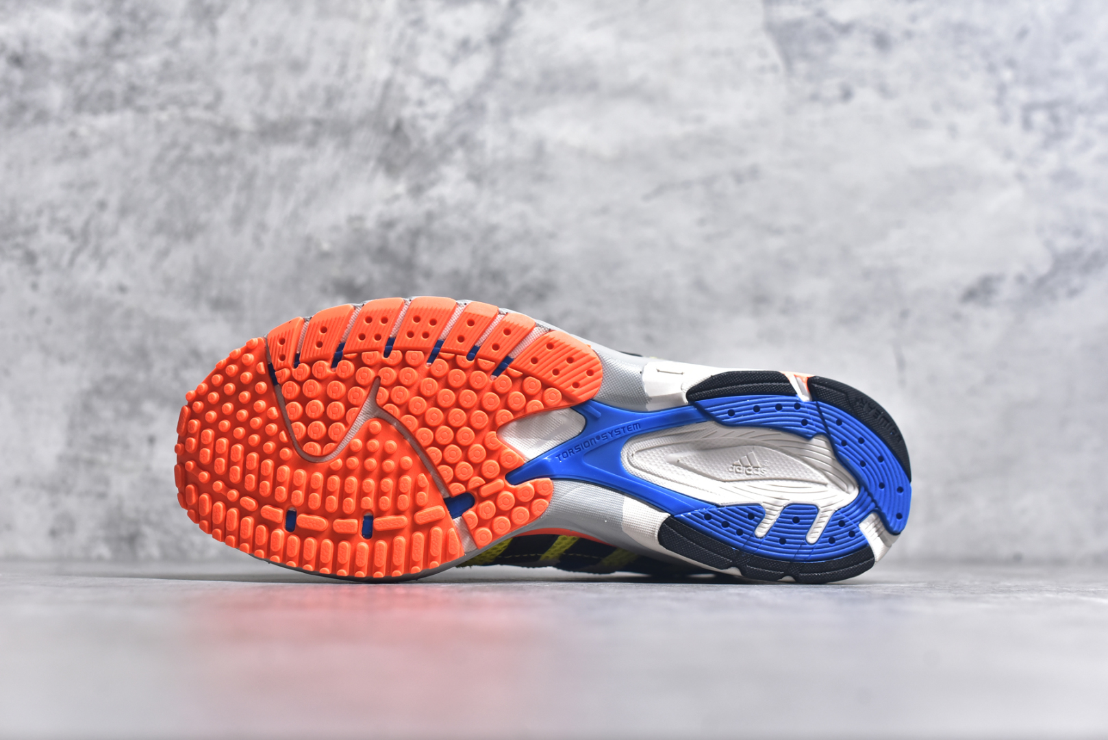 图片[6]-#BAD BUNNY x adidas originals ADIZERO SL 72 联名柔软舒适防滑耐磨低帮生活休闲鞋 货号：JP8816 / JP8815 / JQ8757 此番 Bad Bunny 和 adidas 以 Adizero SL 72 为蓝本，推出 3 款不同配色，设计灵感汲取自复古跑鞋 SL 72 ，将经典元素与现代风尚相融合，打造出别具一格的鞋履。鞋面采用多层次叠加设计，很有层次感，吸引人。选用华夫格网、绒面革、皮革和灯芯绒等优质材料。鞋身上的 “ Para Bad Bunny ”中足标识与双阿迪达斯标志，彰显了双方的合作身份。搭载 Adizero 泡棉中底，确保卓越的舒适性与性能表现。尺码：36 36.5 37.5 38 38.5 39 40 40.5 41 42 42.5 43 44 44.5 45-选品中心