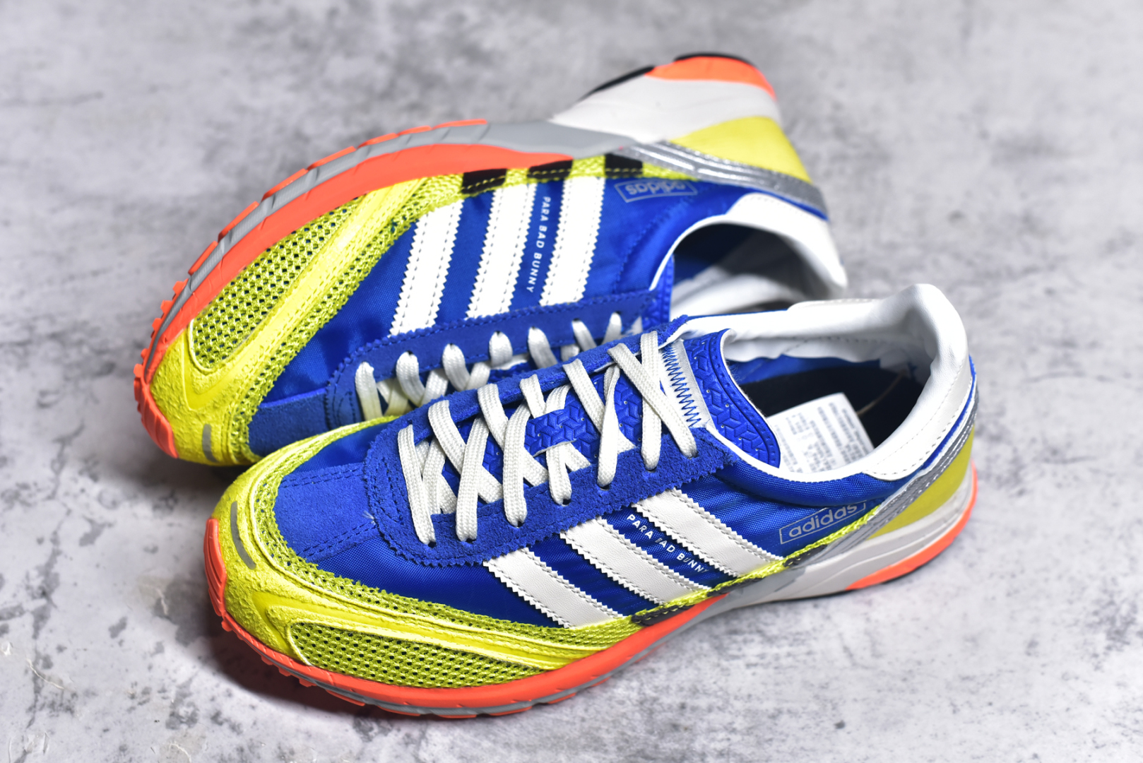 图片[7]-#BAD BUNNY x adidas originals ADIZERO SL 72 联名柔软舒适防滑耐磨低帮生活休闲鞋 货号：JP8816 / JP8815 / JQ8757 此番 Bad Bunny 和 adidas 以 Adizero SL 72 为蓝本，推出 3 款不同配色，设计灵感汲取自复古跑鞋 SL 72 ，将经典元素与现代风尚相融合，打造出别具一格的鞋履。鞋面采用多层次叠加设计，很有层次感，吸引人。选用华夫格网、绒面革、皮革和灯芯绒等优质材料。鞋身上的 “ Para Bad Bunny ”中足标识与双阿迪达斯标志，彰显了双方的合作身份。搭载 Adizero 泡棉中底，确保卓越的舒适性与性能表现。尺码：36 36.5 37.5 38 38.5 39 40 40.5 41 42 42.5 43 44 44.5 45-选品中心
