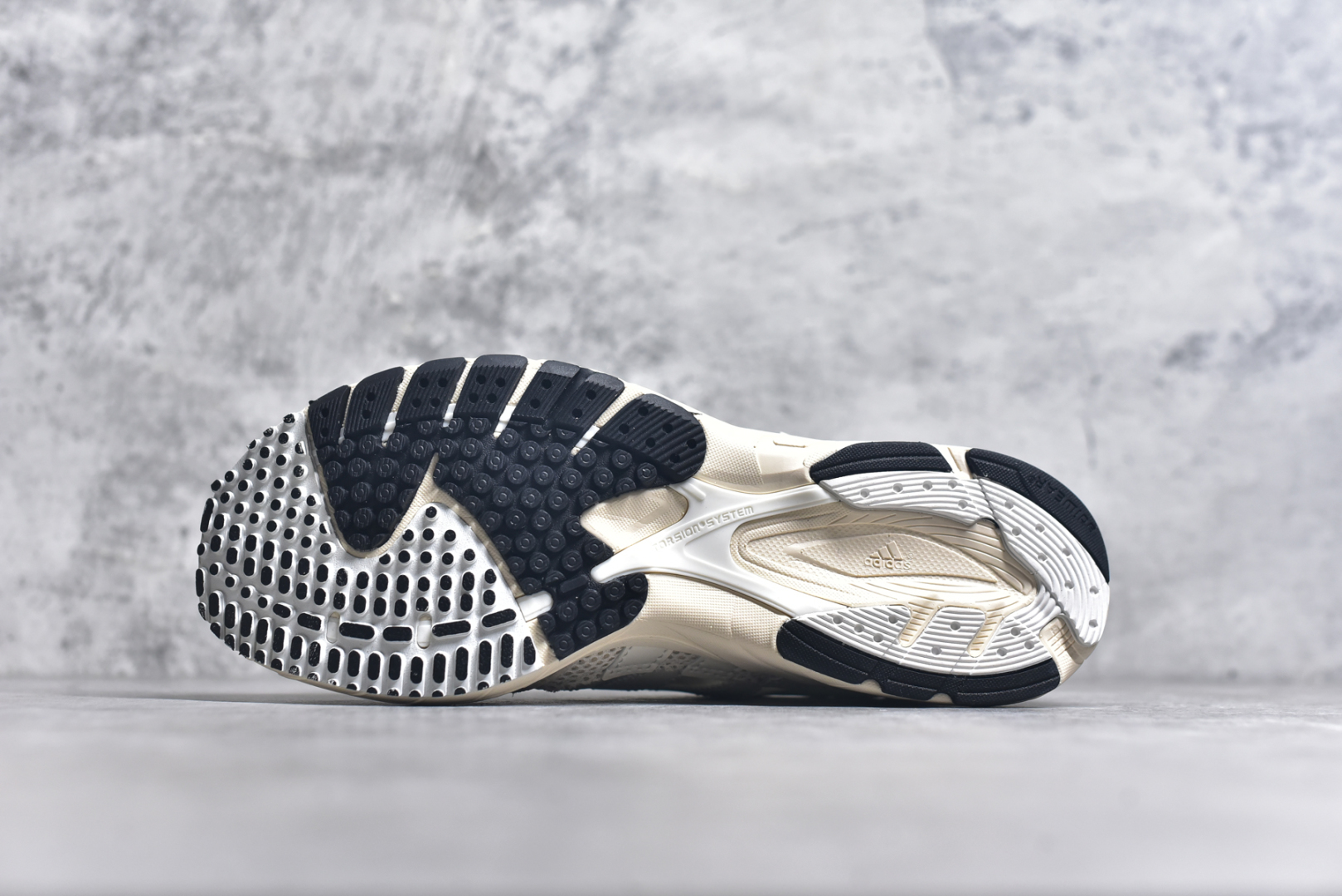 图片[6]-#BAD BUNNY x adidas originals ADIZERO SL 72 联名柔软舒适防滑耐磨低帮生活休闲鞋 货号：JP8816 / JP8815 / JQ8757 此番 Bad Bunny 和 adidas 以 Adizero SL 72 为蓝本，推出 3 款不同配色，设计灵感汲取自复古跑鞋 SL 72 ，将经典元素与现代风尚相融合，打造出别具一格的鞋履。鞋面采用多层次叠加设计，很有层次感，吸引人。选用华夫格网、绒面革、皮革和灯芯绒等优质材料。鞋身上的 “ Para Bad Bunny ”中足标识与双阿迪达斯标志，彰显了双方的合作身份。搭载 Adizero 泡棉中底，确保卓越的舒适性与性能表现。尺码：36 36.5 37.5 38 38.5 39 40 40.5 41 42 42.5 43 44 44.5 45-选品中心