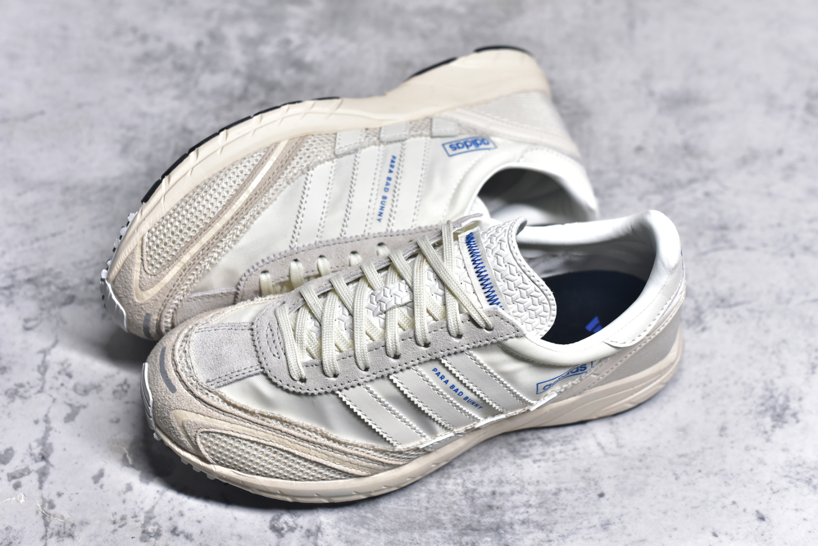 图片[7]-#BAD BUNNY x adidas originals ADIZERO SL 72 联名柔软舒适防滑耐磨低帮生活休闲鞋 货号：JP8816 / JP8815 / JQ8757 此番 Bad Bunny 和 adidas 以 Adizero SL 72 为蓝本，推出 3 款不同配色，设计灵感汲取自复古跑鞋 SL 72 ，将经典元素与现代风尚相融合，打造出别具一格的鞋履。鞋面采用多层次叠加设计，很有层次感，吸引人。选用华夫格网、绒面革、皮革和灯芯绒等优质材料。鞋身上的 “ Para Bad Bunny ”中足标识与双阿迪达斯标志，彰显了双方的合作身份。搭载 Adizero 泡棉中底，确保卓越的舒适性与性能表现。尺码：36 36.5 37.5 38 38.5 39 40 40.5 41 42 42.5 43 44 44.5 45-选品中心