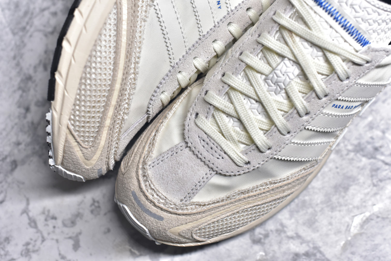 图片[8]-#BAD BUNNY x adidas originals ADIZERO SL 72 联名柔软舒适防滑耐磨低帮生活休闲鞋 货号：JP8816 / JP8815 / JQ8757 此番 Bad Bunny 和 adidas 以 Adizero SL 72 为蓝本，推出 3 款不同配色，设计灵感汲取自复古跑鞋 SL 72 ，将经典元素与现代风尚相融合，打造出别具一格的鞋履。鞋面采用多层次叠加设计，很有层次感，吸引人。选用华夫格网、绒面革、皮革和灯芯绒等优质材料。鞋身上的 “ Para Bad Bunny ”中足标识与双阿迪达斯标志，彰显了双方的合作身份。搭载 Adizero 泡棉中底，确保卓越的舒适性与性能表现。尺码：36 36.5 37.5 38 38.5 39 40 40.5 41 42 42.5 43 44 44.5 45-选品中心