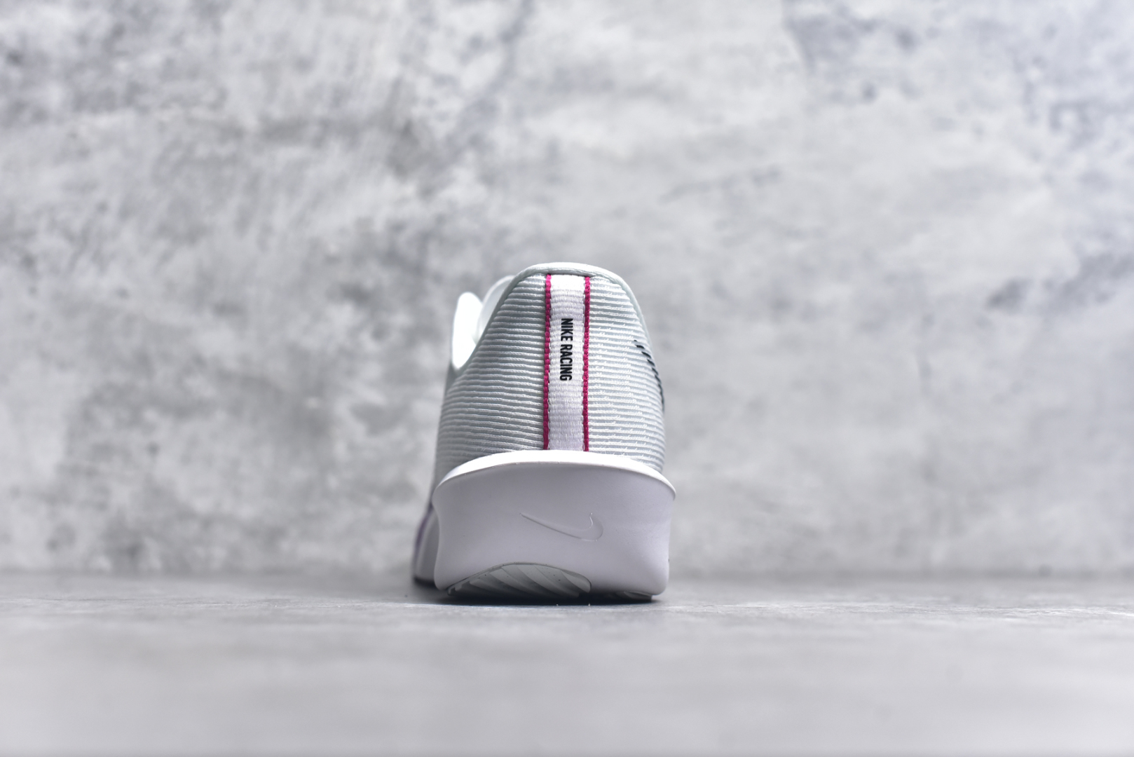 图片[5]-#NK AIR Zoom RIVALFLY FK4代系列轻量飞织低帮休闲运动慢跑鞋 整体设计采用流线型的轻质工程网眼材质构成鞋面 并与其他 Running 旗舰鞋款同样搭载全脚掌 ZoomX 缓冲中底 搭配 Pebax 物料与橡胶外底 ZoomX StreakFly 首发配色以Prototype呈现 其灵感是来自开发期间的磨损测试 透过编号的标记与内侧的预期跑步距离突出研发过程 货号：FV6040-101 尺码：39 40 40.5 41 42 42.5 43 44 44.5 45-选品中心