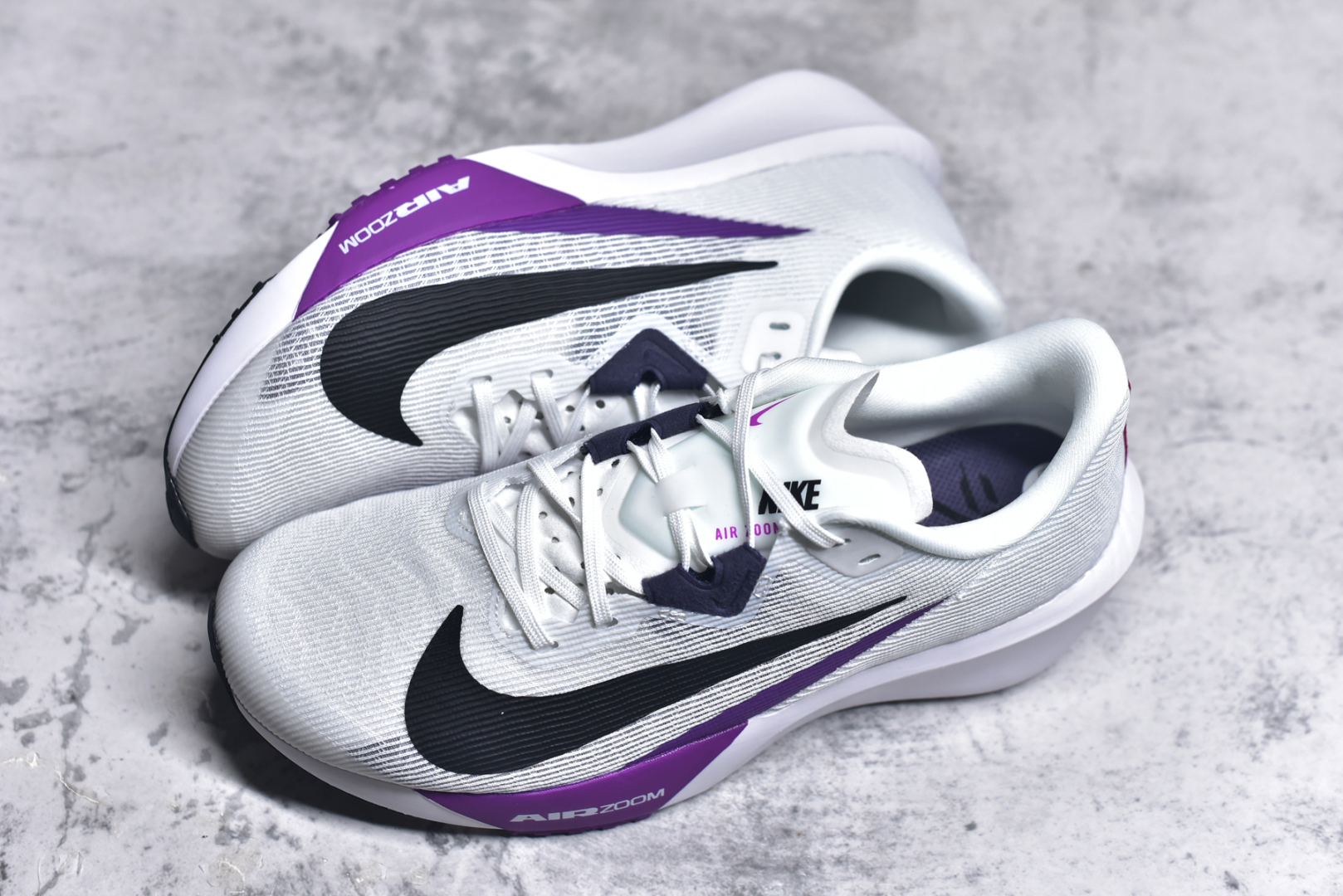 图片[7]-#NK AIR Zoom RIVALFLY FK4代系列轻量飞织低帮休闲运动慢跑鞋 整体设计采用流线型的轻质工程网眼材质构成鞋面 并与其他 Running 旗舰鞋款同样搭载全脚掌 ZoomX 缓冲中底 搭配 Pebax 物料与橡胶外底 ZoomX StreakFly 首发配色以Prototype呈现 其灵感是来自开发期间的磨损测试 透过编号的标记与内侧的预期跑步距离突出研发过程 货号：FV6040-101 尺码：39 40 40.5 41 42 42.5 43 44 44.5 45-选品中心
