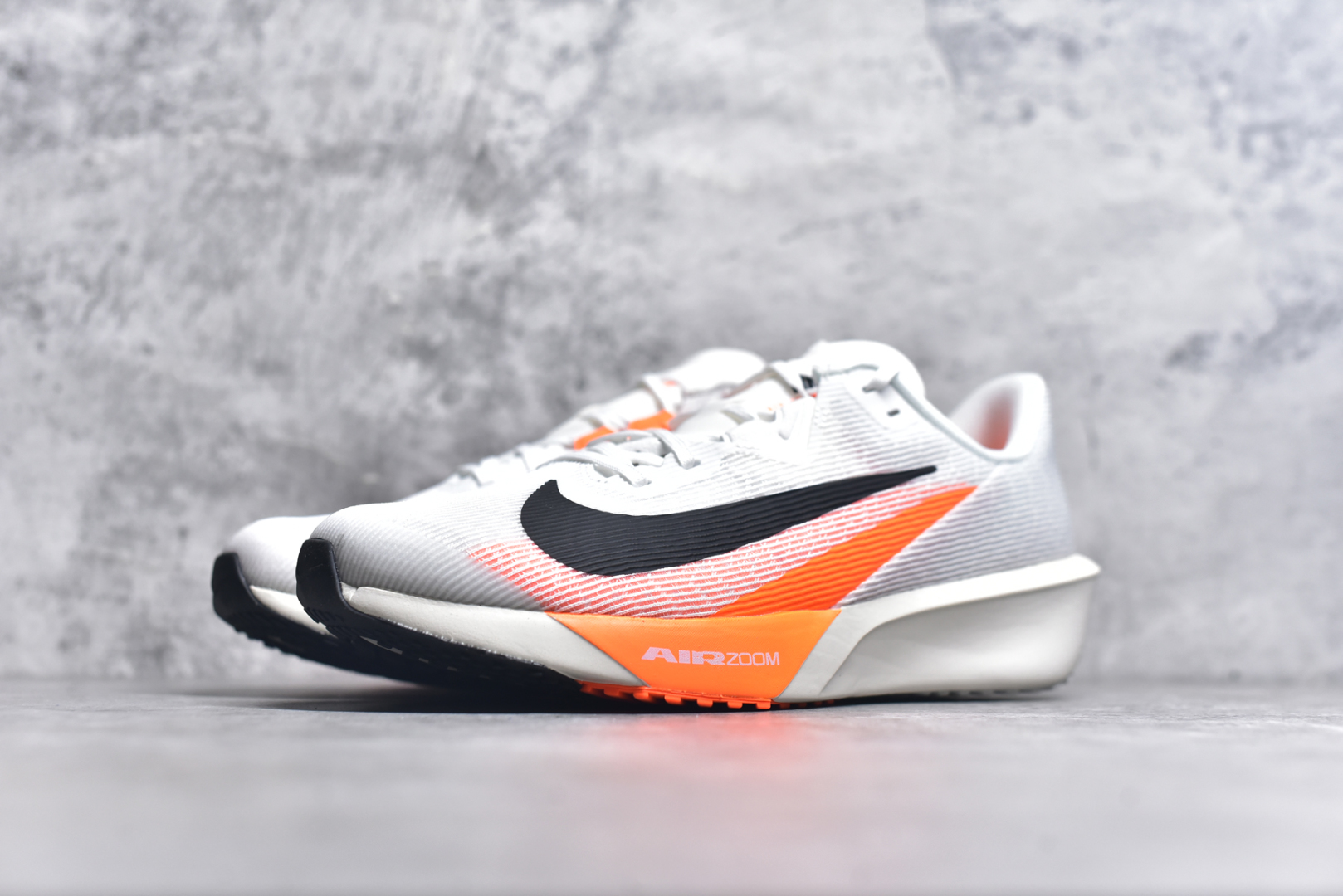 图片[2]-#NK AIR Zoom RIVALFLY FK4代系列轻量飞织低帮休闲运动慢跑鞋 整体设计采用流线型的轻质工程网眼材质构成鞋面 并与其他 Running 旗舰鞋款同样搭载全脚掌 ZoomX 缓冲中底 搭配 Pebax 物料与橡胶外底 ZoomX StreakFly 首发配色以Prototype呈现 其灵感是来自开发期间的磨损测试 透过编号的标记与内侧的预期跑步距离突出研发过程 货号：FV6040-101 尺码：39 40 40.5 41 42 42.5 43 44 44.5 45-选品中心