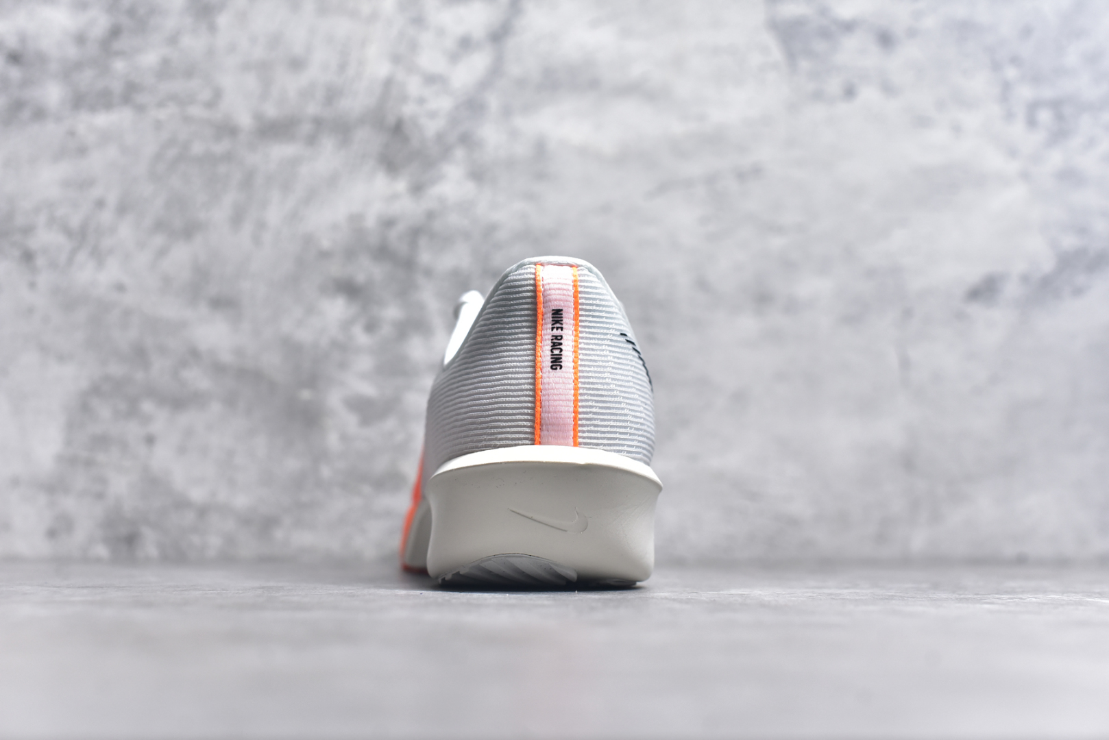 图片[5]-#NK AIR Zoom RIVALFLY FK4代系列轻量飞织低帮休闲运动慢跑鞋 整体设计采用流线型的轻质工程网眼材质构成鞋面 并与其他 Running 旗舰鞋款同样搭载全脚掌 ZoomX 缓冲中底 搭配 Pebax 物料与橡胶外底 ZoomX StreakFly 首发配色以Prototype呈现 其灵感是来自开发期间的磨损测试 透过编号的标记与内侧的预期跑步距离突出研发过程 货号：FV6040-101 尺码：39 40 40.5 41 42 42.5 43 44 44.5 45-选品中心