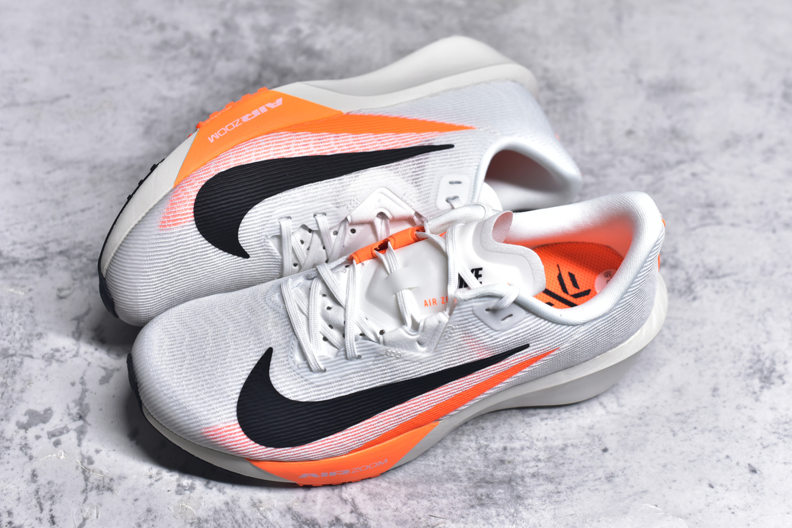 图片[7]-#NK AIR Zoom RIVALFLY FK4代系列轻量飞织低帮休闲运动慢跑鞋 整体设计采用流线型的轻质工程网眼材质构成鞋面 并与其他 Running 旗舰鞋款同样搭载全脚掌 ZoomX 缓冲中底 搭配 Pebax 物料与橡胶外底 ZoomX StreakFly 首发配色以Prototype呈现 其灵感是来自开发期间的磨损测试 透过编号的标记与内侧的预期跑步距离突出研发过程 货号：FV6040-101 尺码：39 40 40.5 41 42 42.5 43 44 44.5 45-选品中心