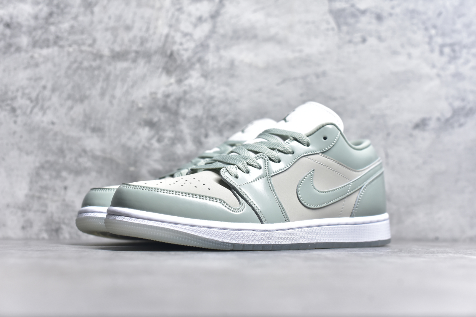 图片[2]-#Air Jordan AJ1 Low 低帮 米绿 HF4078-100 全新流水线出品 DT版本唯一平替选择 市场第二梯队最强版 全部原鞋开发 原楦原纸板开发 全鞋电脑针车 原厂内置全掌气垫 原盒内在原标 唯一Zp原版鞋带绑法 免检产品 全新2022版型 全头层皮料 完美零毛边处理 原厂配置全掌气垫 价格定位良心 几十个配色陆续出货 尺码：36 36.5 37.5 38 38.5 39 40 40.5 41 42 42.5 43 44 44.5 45 46 47.5-选品中心