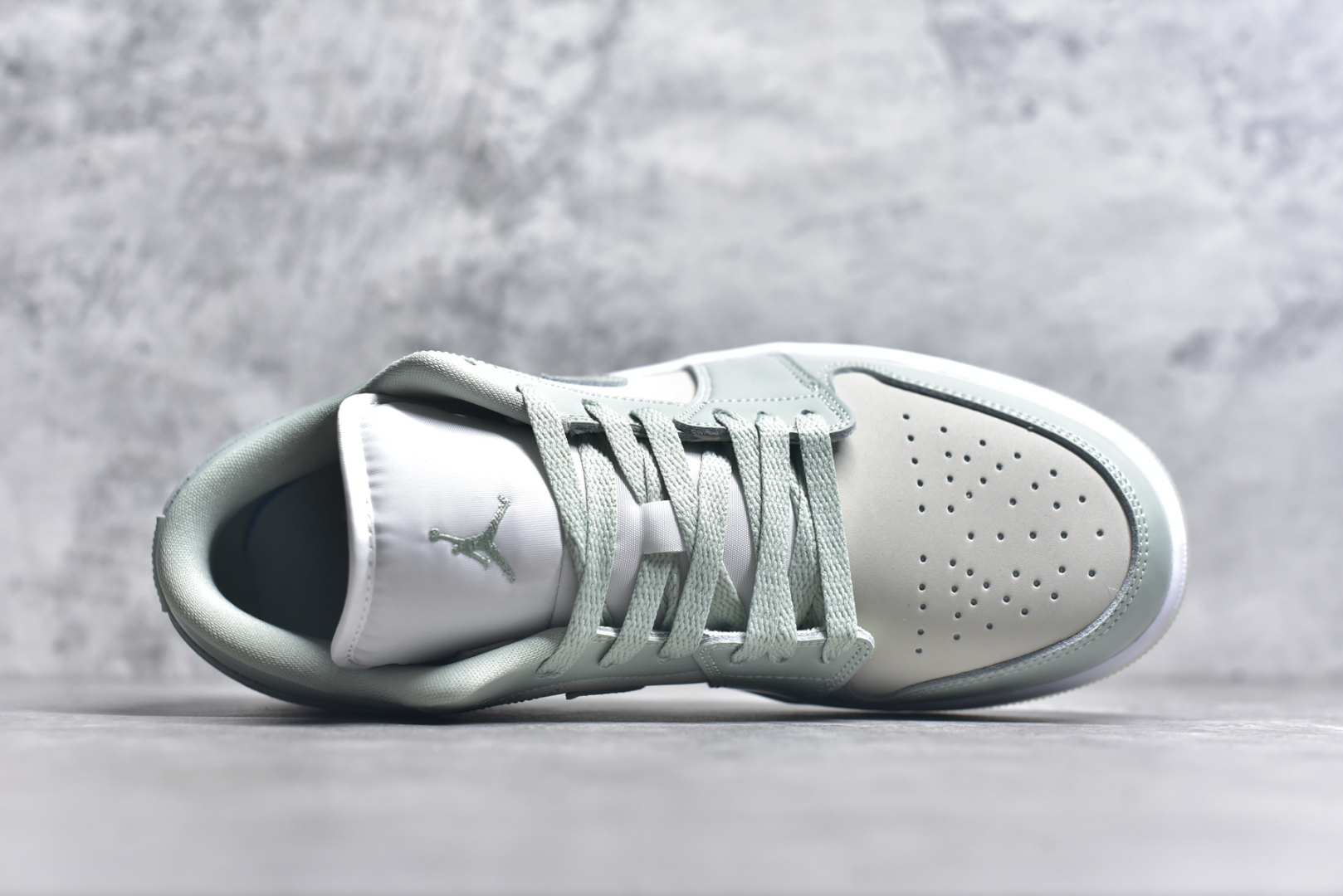 图片[4]-#Air Jordan AJ1 Low 低帮 米绿 HF4078-100 全新流水线出品 DT版本唯一平替选择 市场第二梯队最强版 全部原鞋开发 原楦原纸板开发 全鞋电脑针车 原厂内置全掌气垫 原盒内在原标 唯一Zp原版鞋带绑法 免检产品 全新2022版型 全头层皮料 完美零毛边处理 原厂配置全掌气垫 价格定位良心 几十个配色陆续出货 尺码：36 36.5 37.5 38 38.5 39 40 40.5 41 42 42.5 43 44 44.5 45 46 47.5-选品中心