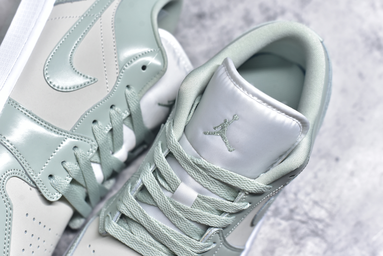图片[9]-#Air Jordan AJ1 Low 低帮 米绿 HF4078-100 全新流水线出品 DT版本唯一平替选择 市场第二梯队最强版 全部原鞋开发 原楦原纸板开发 全鞋电脑针车 原厂内置全掌气垫 原盒内在原标 唯一Zp原版鞋带绑法 免检产品 全新2022版型 全头层皮料 完美零毛边处理 原厂配置全掌气垫 价格定位良心 几十个配色陆续出货 尺码：36 36.5 37.5 38 38.5 39 40 40.5 41 42 42.5 43 44 44.5 45 46 47.5-选品中心