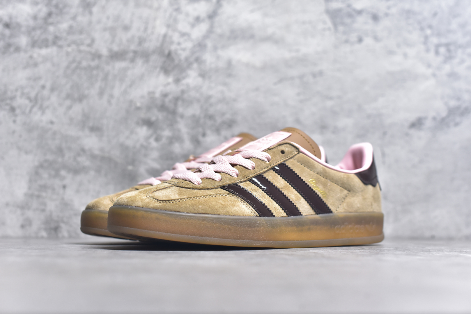 图片[2]-#AD Gazelle Indoor Trainers 羚羊内训系列低帮复古百搭休闲运动德训风板鞋 JR8028 90年代经典的复刻版！自60年代以足球训练鞋面世以来,Gazelle就以其经典设计席卷全球。1991年版本的复刻,再造经典Gazelle。采用皮革打造,搭配浊色细节,让这款经典更加简约。尺码：36 36⅔ 37⅓ 38 38⅔ 39⅓ 40 40⅔ 41⅓ 42 42⅔ 43⅓ 44 45-选品中心