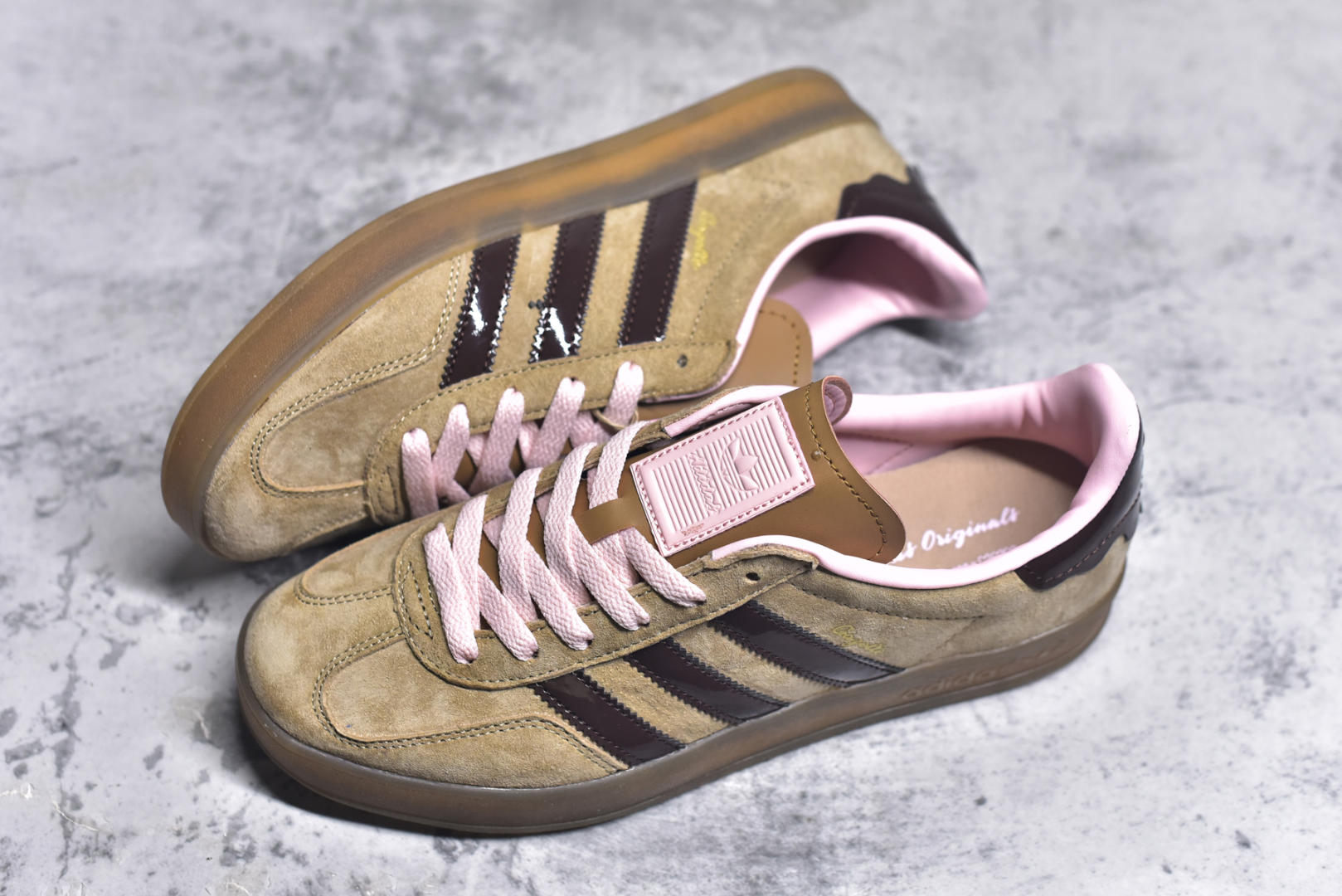 图片[7]-#AD Gazelle Indoor Trainers 羚羊内训系列低帮复古百搭休闲运动德训风板鞋 JR8028 90年代经典的复刻版！自60年代以足球训练鞋面世以来,Gazelle就以其经典设计席卷全球。1991年版本的复刻,再造经典Gazelle。采用皮革打造,搭配浊色细节,让这款经典更加简约。尺码：36 36⅔ 37⅓ 38 38⅔ 39⅓ 40 40⅔ 41⅓ 42 42⅔ 43⅓ 44 45-选品中心