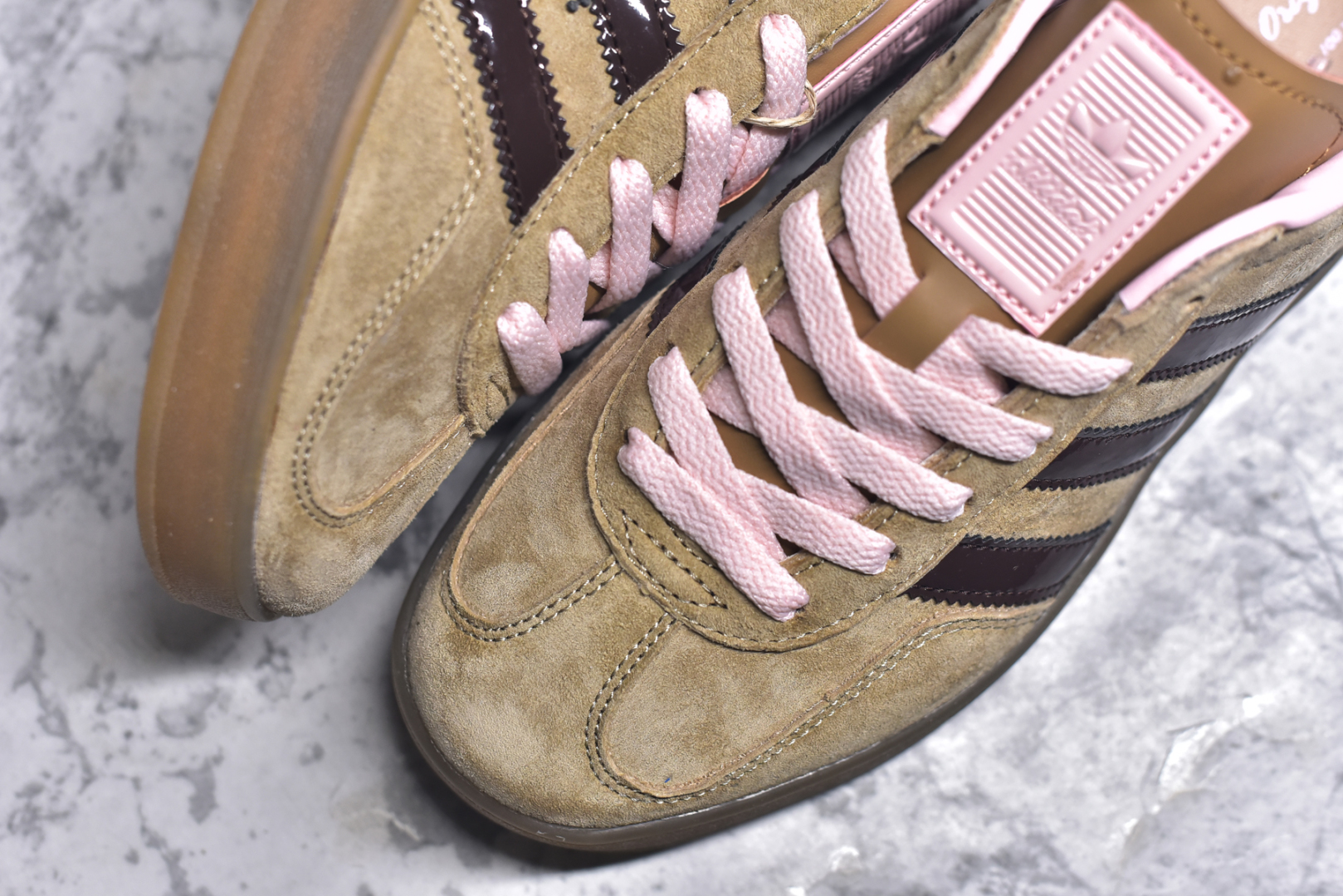 图片[8]-#AD Gazelle Indoor Trainers 羚羊内训系列低帮复古百搭休闲运动德训风板鞋 JR8028 90年代经典的复刻版！自60年代以足球训练鞋面世以来,Gazelle就以其经典设计席卷全球。1991年版本的复刻,再造经典Gazelle。采用皮革打造,搭配浊色细节,让这款经典更加简约。尺码：36 36⅔ 37⅓ 38 38⅔ 39⅓ 40 40⅔ 41⅓ 42 42⅔ 43⅓ 44 45-选品中心